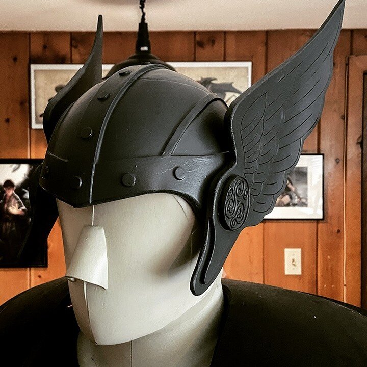 Been tinkering with the helmet for the latest Thor project and I'm pretty happy with this. The wings are removable for storage and transport. There's some refining to do and then paint fun! Stay tuned!

#thorcosplay #marvelcosplay #cosplayconcept #co