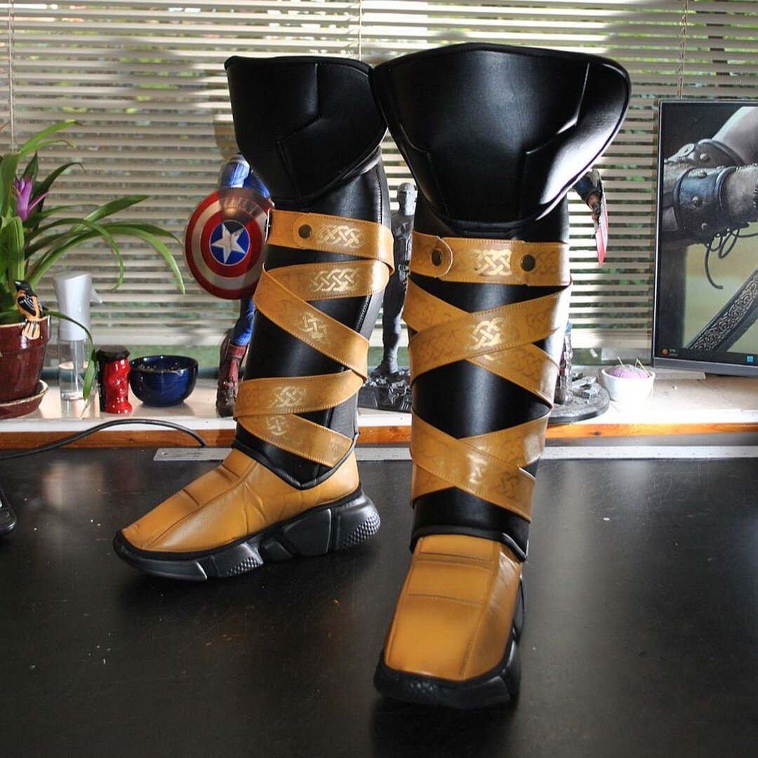 Happy #thorsday - here's a little shoe porn for you from the classic concept project. This head-to-toe outfit is off to the UK tomorrow and his forever home. I'll be posting some wrap-up on the project soon!

#thorcosplay #marvelcosplay #cosplayconce