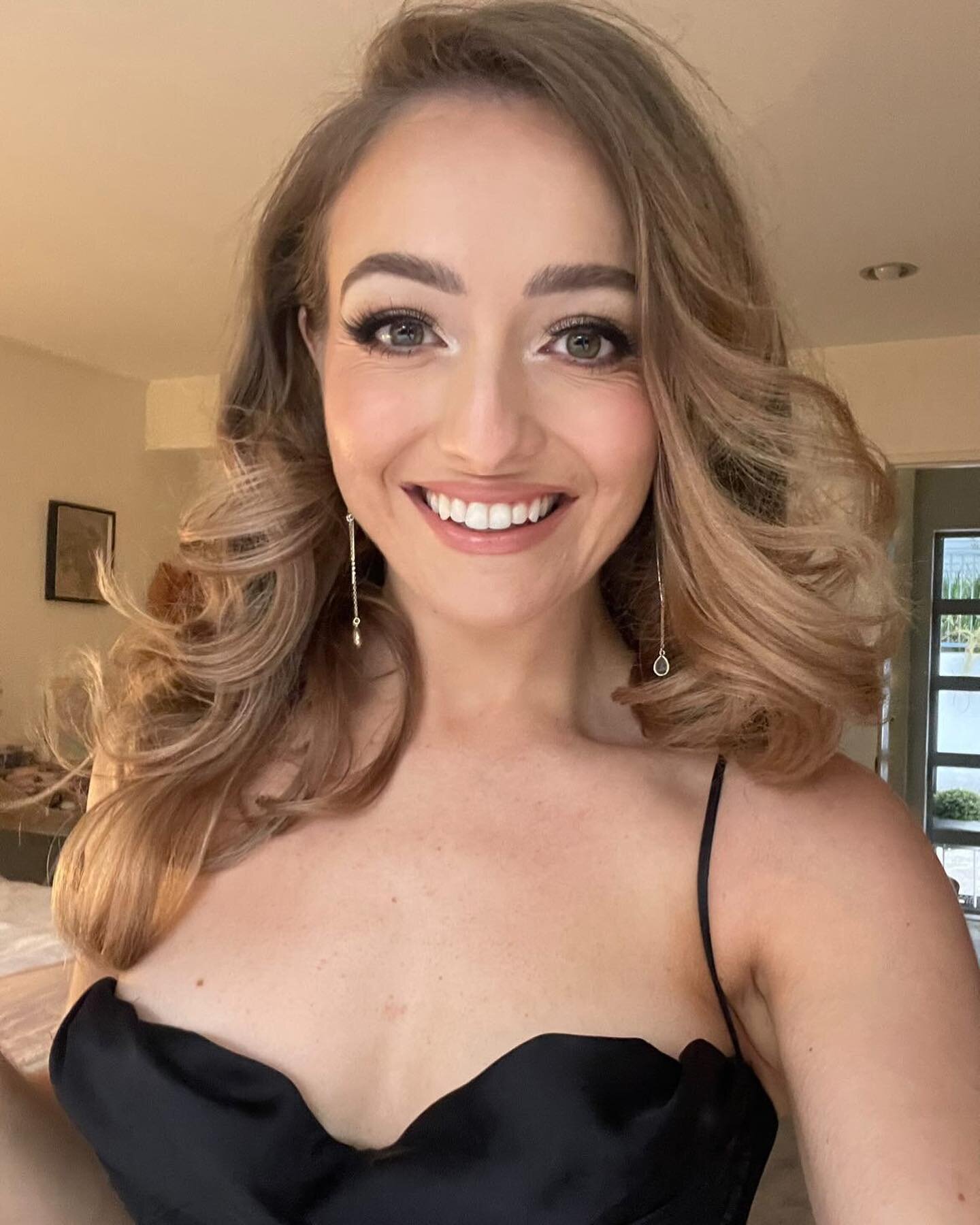 30 never looked so good!!! 🎈🎉🧁🖤🥳 makeup by me for this gorg gal 

#aucklandmakeupartist #aucklandmua #nzmakeupartist #nzmua #glam