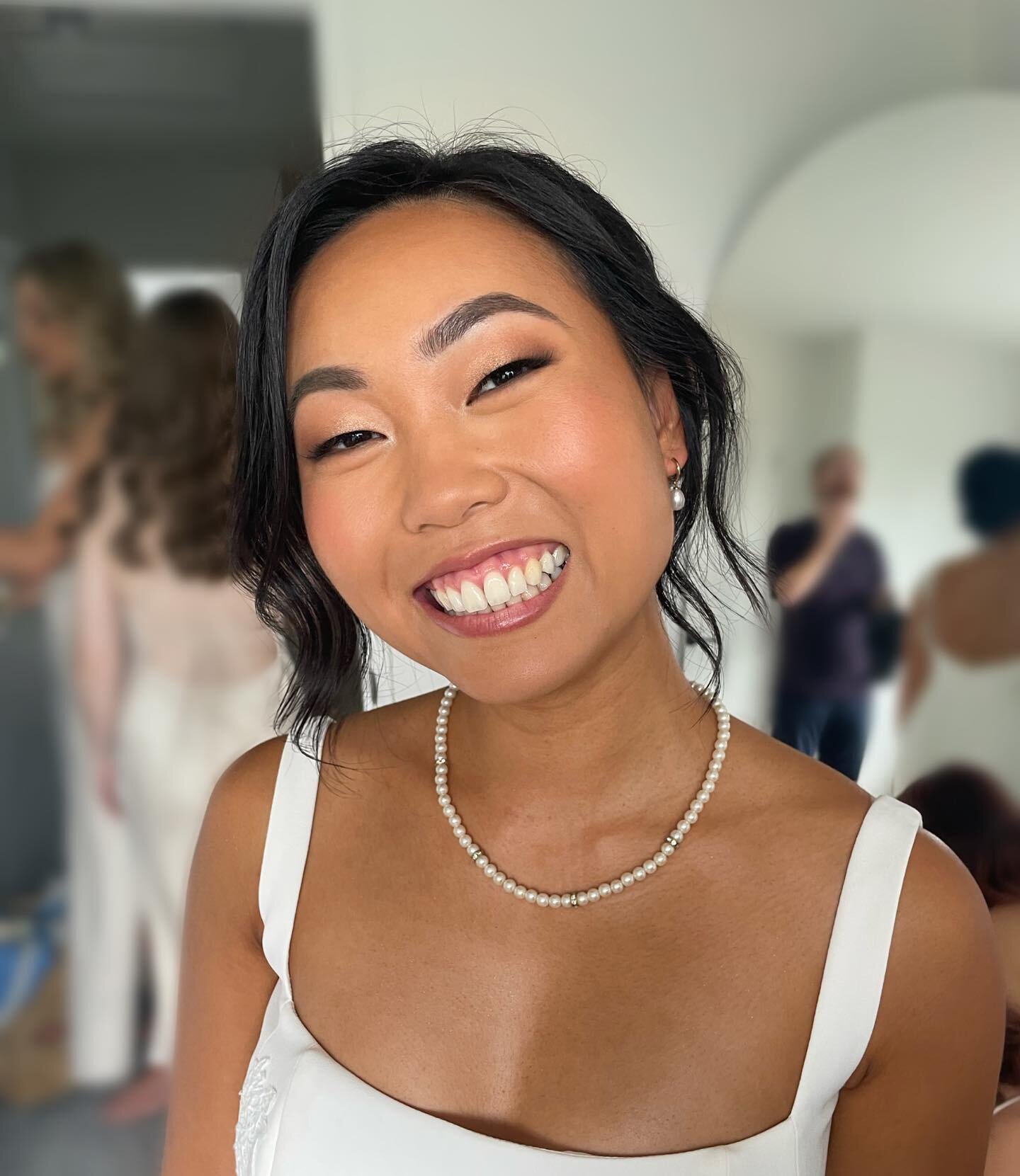 Abi looking GORGEOUS on her wedding day 😍 loved working with the talented @nataliedentmakeupandhair again 🫶🏼 the early early start was worth it! 

#aucklandmua #nzmua #aucklandmakeupartist #nzweddings