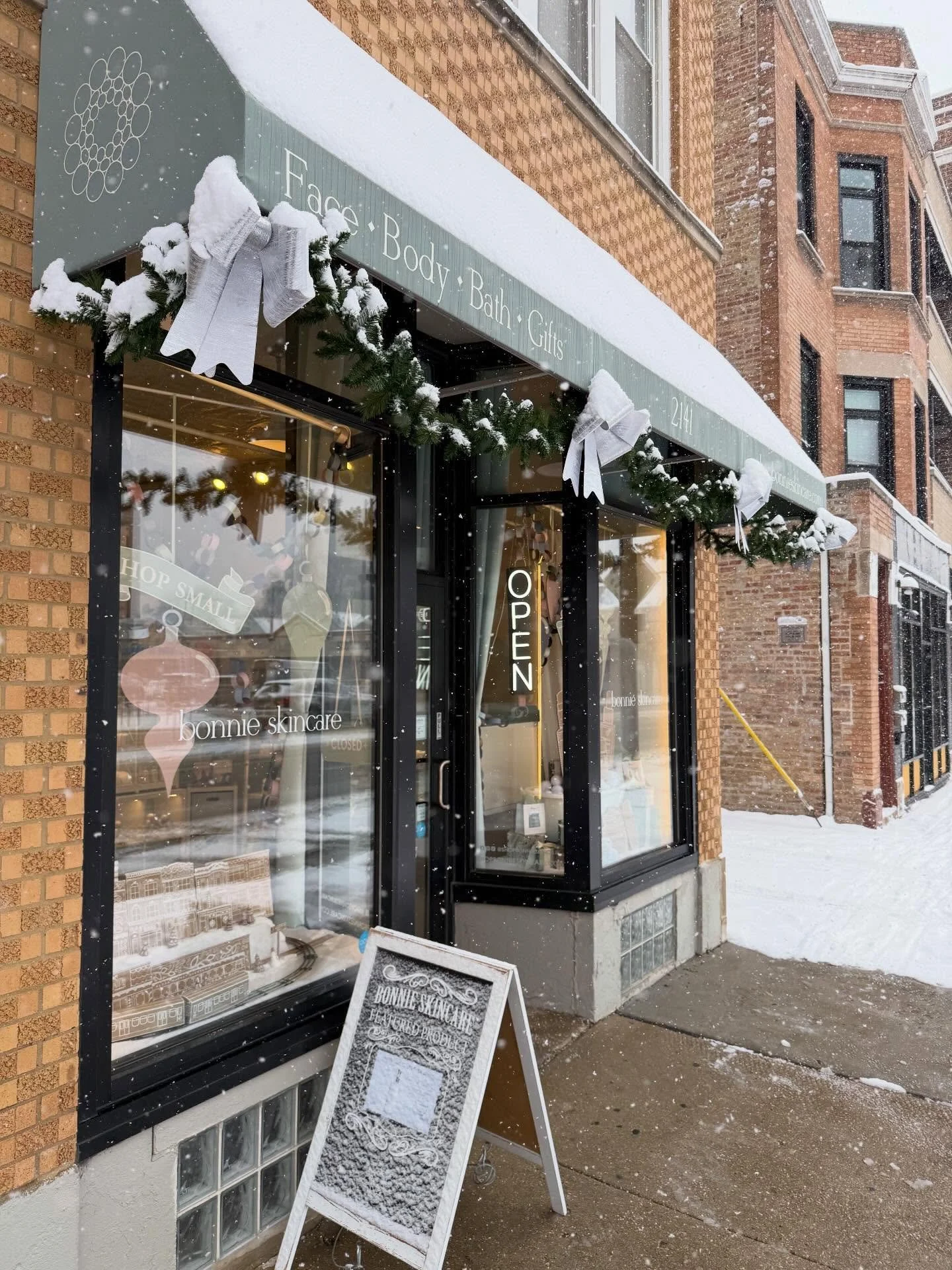 Small Business Saturday is here! ❄️☃️
If you&rsquo;d rather stay under a pile of blankets today, your favorite skincare is always there for you on the interwebs 💻