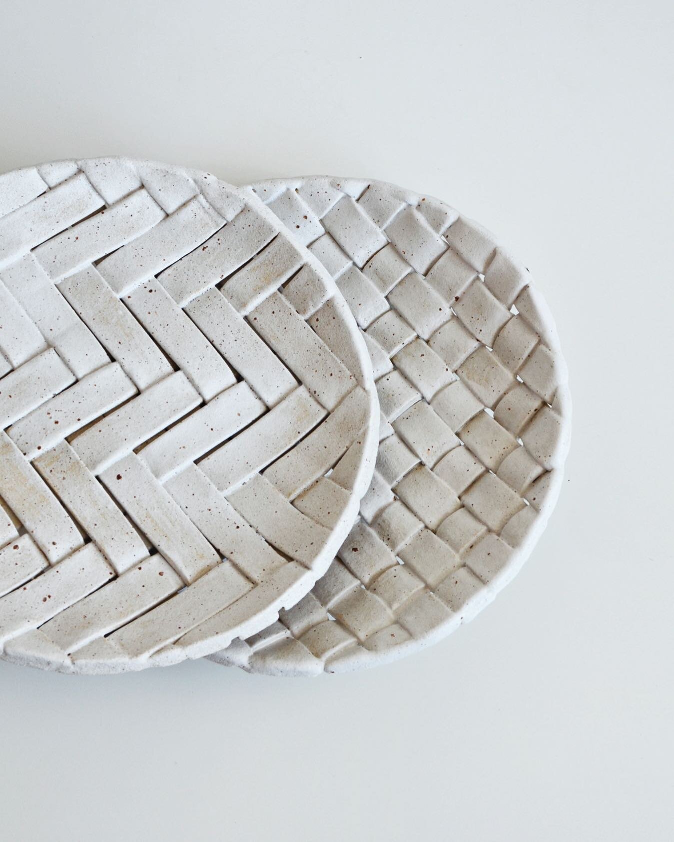 Tactile woven pieces that invite you interact and touch them! 

These are new pieces from my foray into weaving clay that have since gone off to new homes.

#ceramics #australianceramics #contemporaryceramics #sculpturalceramics #minimalism #texture 