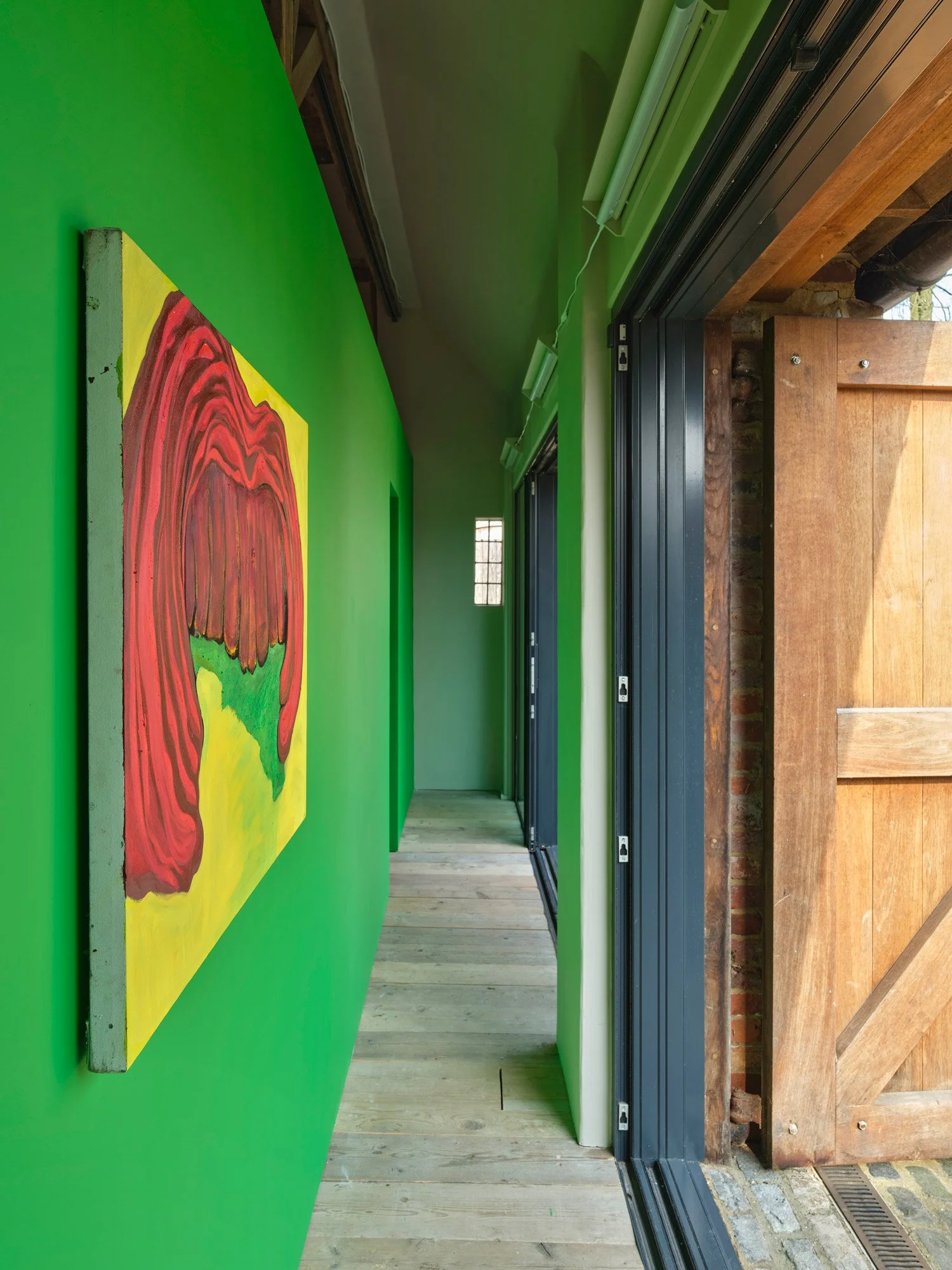 Carlotta Roma: TORSCHLUSSPANIK
Inspection Pit, West Sussex, UK, 8 - 29 March 2025
Photo: Ben Westoby / Fine Art Documentation