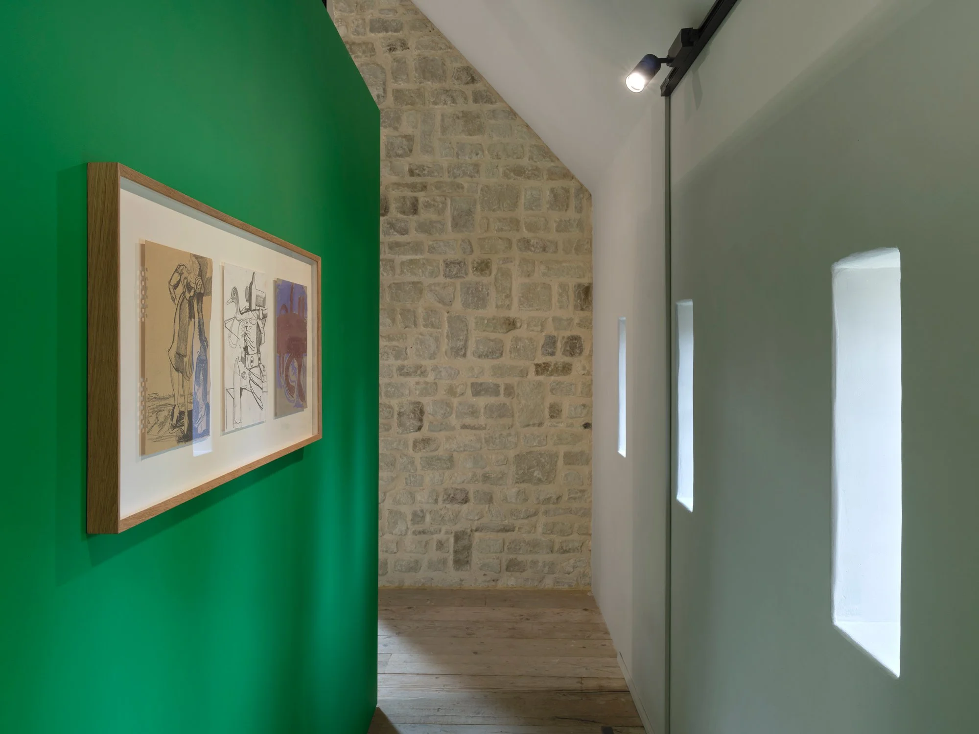 Carlotta Roma: TORSCHLUSSPANIK
Inspection Pit, West Sussex, UK, 8 - 29 March 2025
Photo: Ben Westoby / Fine Art Documentation