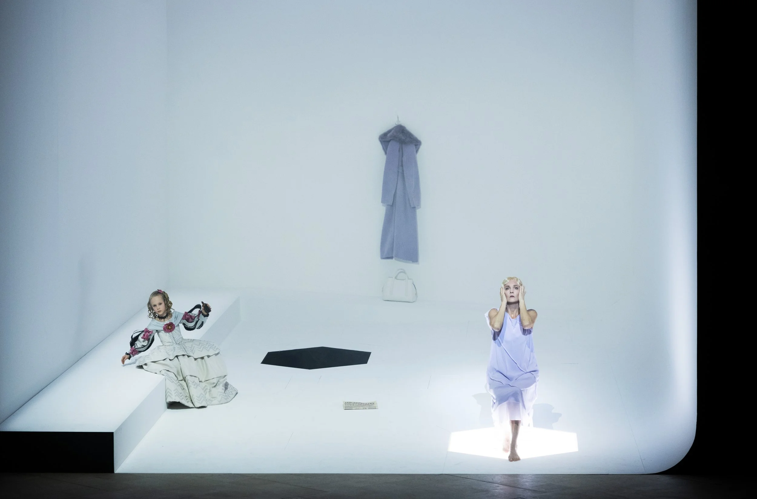 60_Die Sache Makropulos - Staatsoper Berlin 2022.jpg