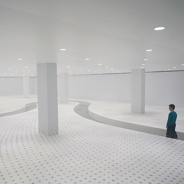 Waiting for the end of the lockdown and resumption of events, I will share some inspirational pictures or project from our trends library.
Here, &ldquo;Breeze&rdquo;, installation by @nendo_official during the Milan design week 2019, an immersive ins