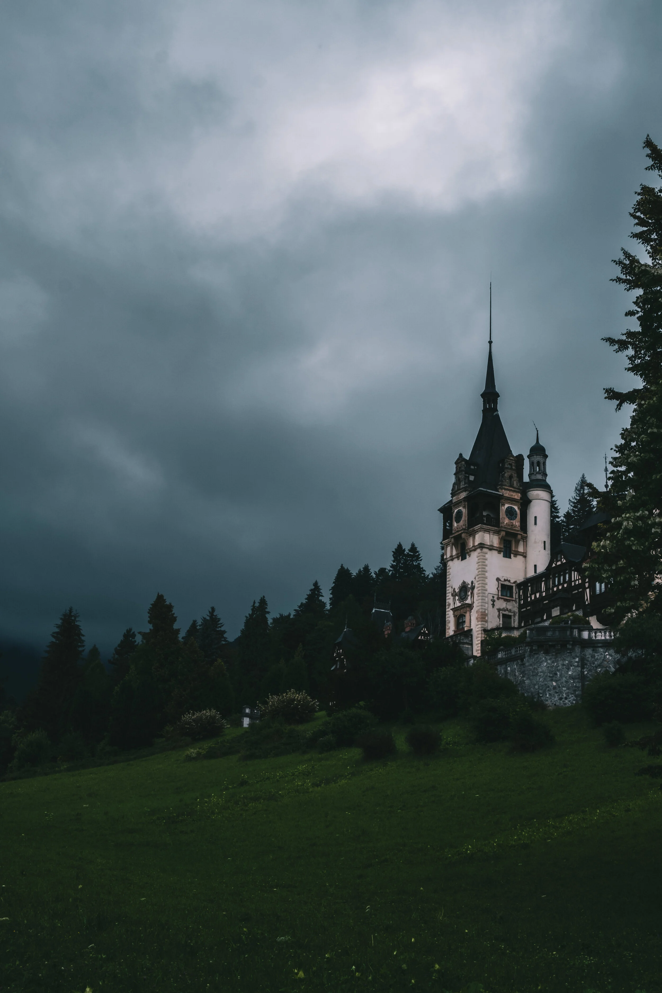 Peleș Castle right before a thunder storm, captured on 12/07/2020