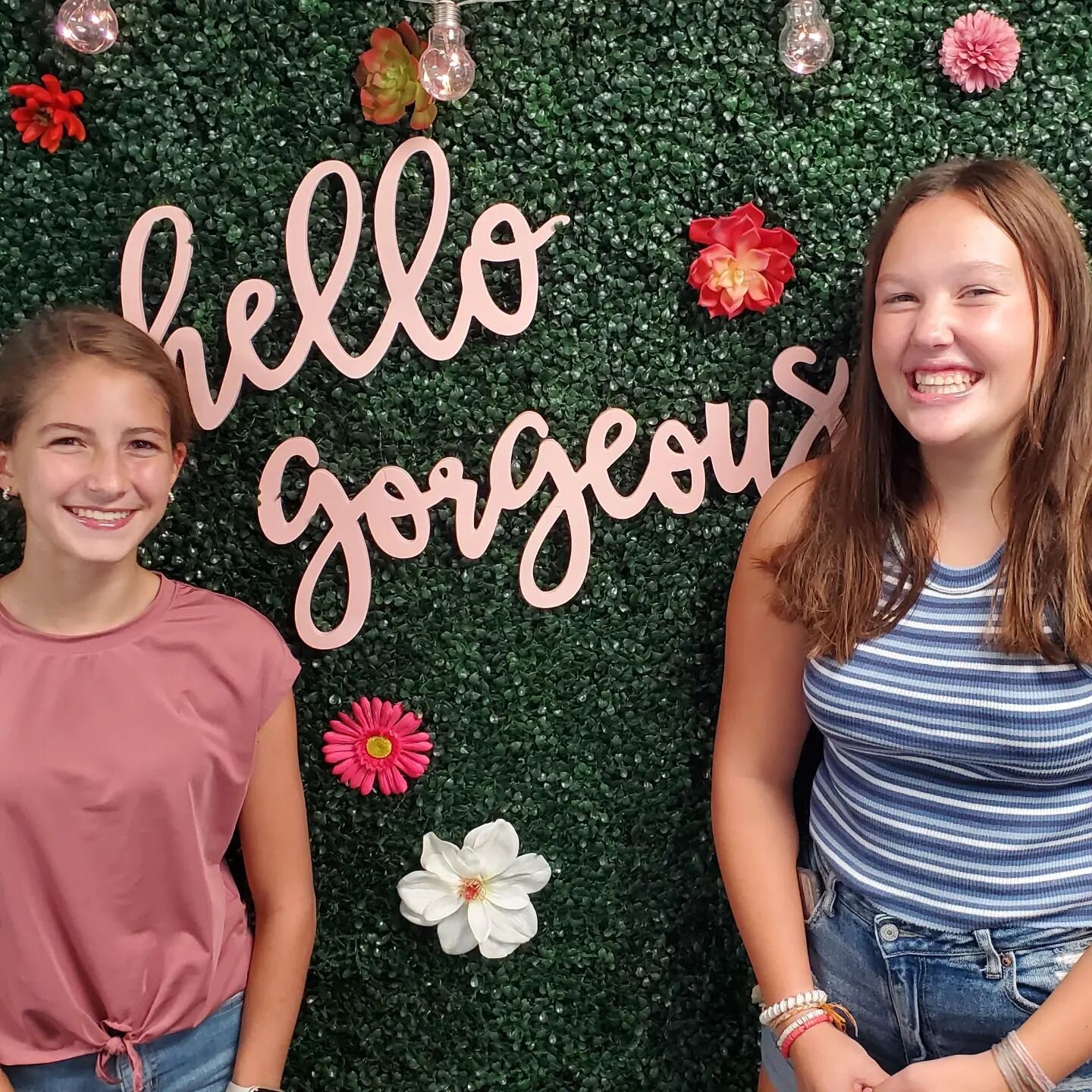 Shout out to Natalie and Sara!  These two gorgeous 8th graders have been best friends since kindergarten.  Enjoy your school year ladies🤍

#facebar#facials#bestfriends#8thgrade #glowingskin #laughter #supportlocalbusiness