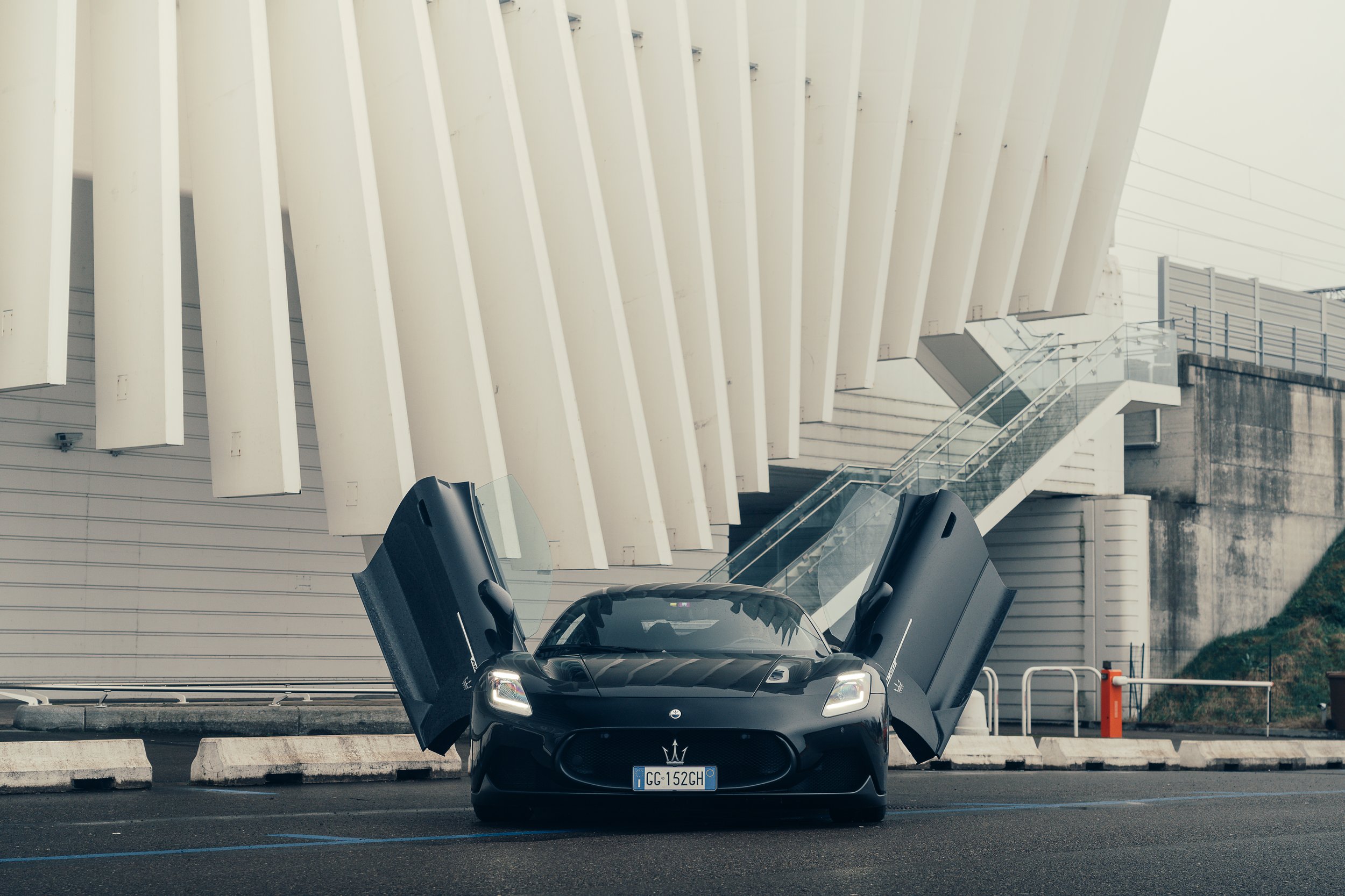 Black_Maserati_MC20_2023_in_StMoritz_Front_Doors_Up_DSLuxury_Rental.jpg