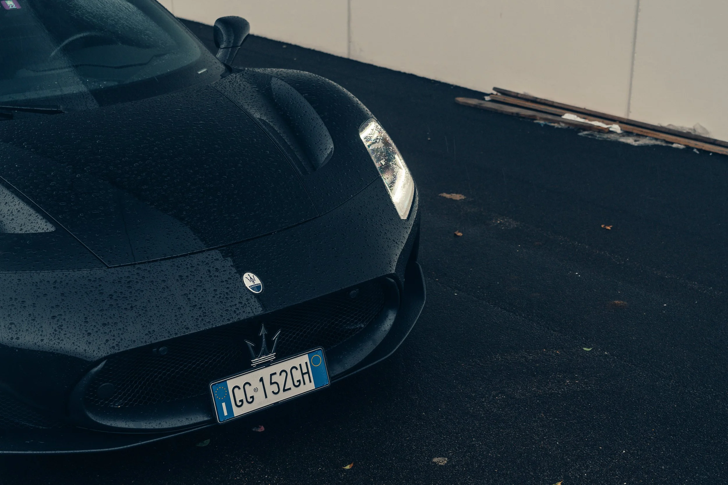 Black_Maserati_MC20_2023_in_StMoritz_Front_Quarter_Badge_Headlight_DSLuxury_Rental.jpg