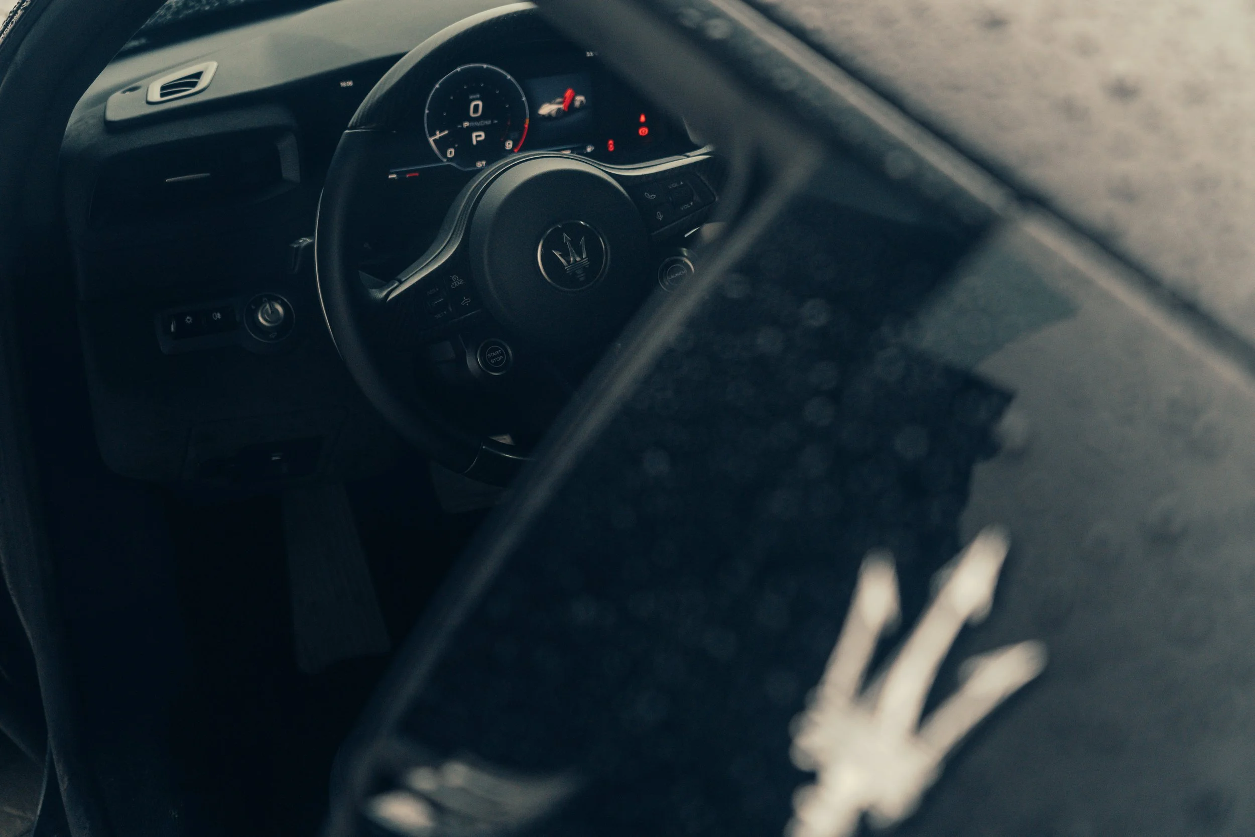 Black_Maserati_MC20_2023_in_StMoritz_Steering_Wheel_DSLuxury_Rental.jpg