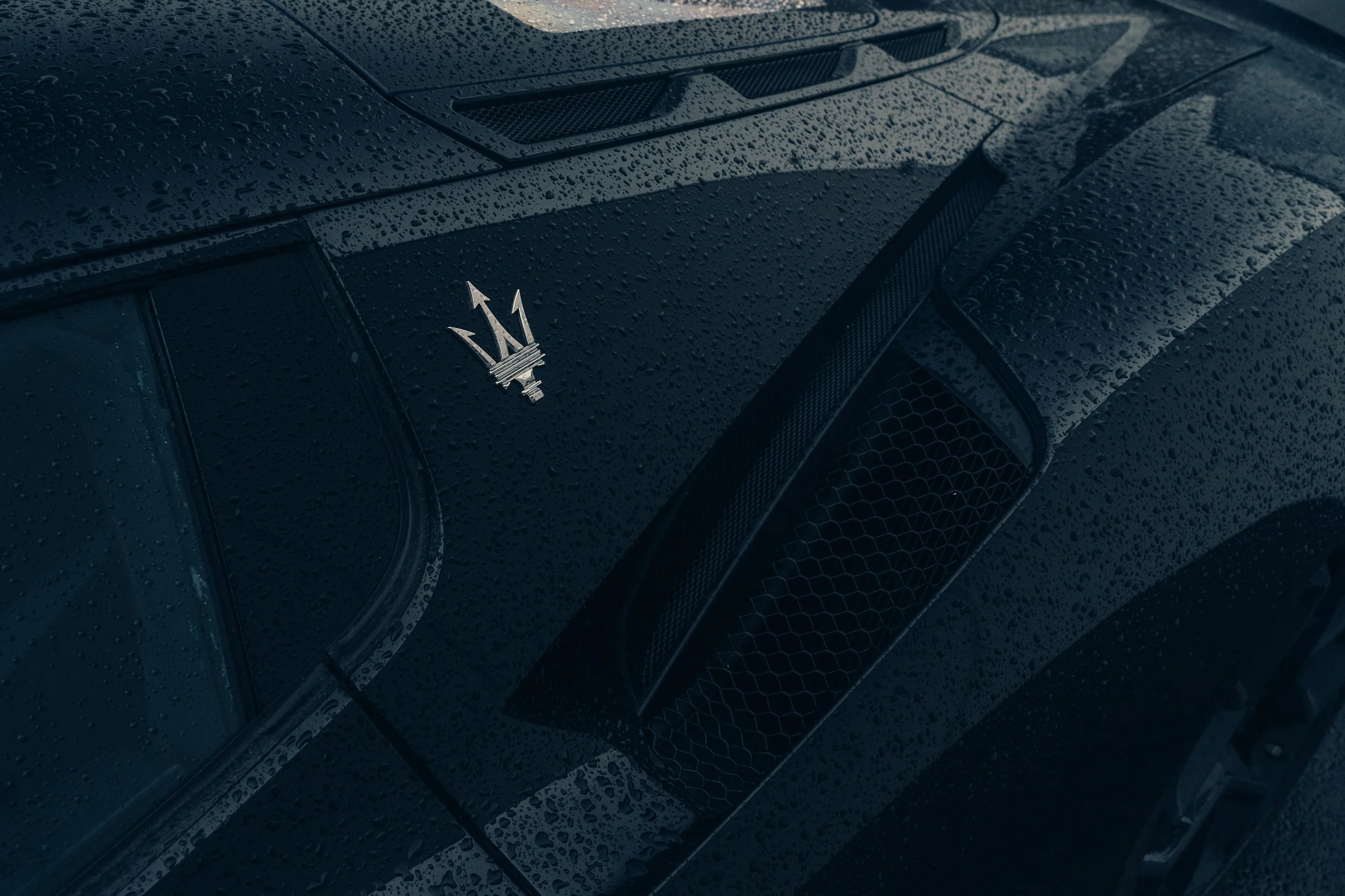 Black_Maserati_MC20_2023_in_StMoritz_Vents_Trident_Logo_DSLuxury_Rental.jpg