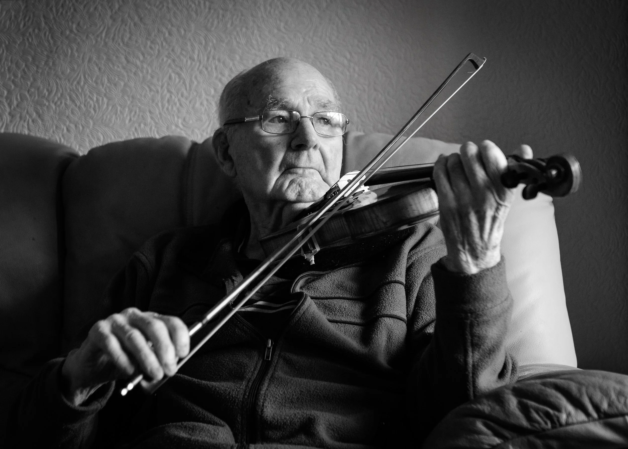 Billy Dass with fiddle bw.jpg