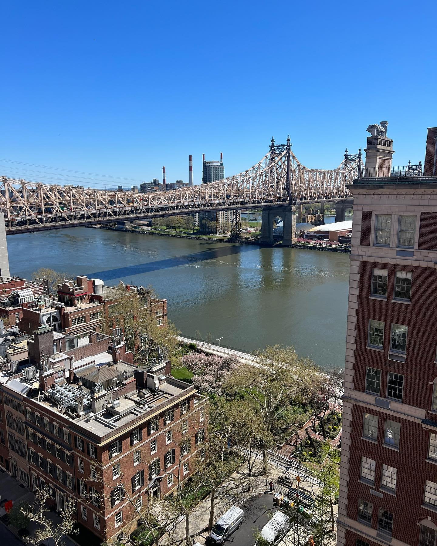 This view of the East River from our Sutton Place project never gets old! We have been lucky enough to work with this family for years on various homes in CT, Long Island, FL and this one in NYC. We love what we get to do each day!
.
.
.
#eastriver #
