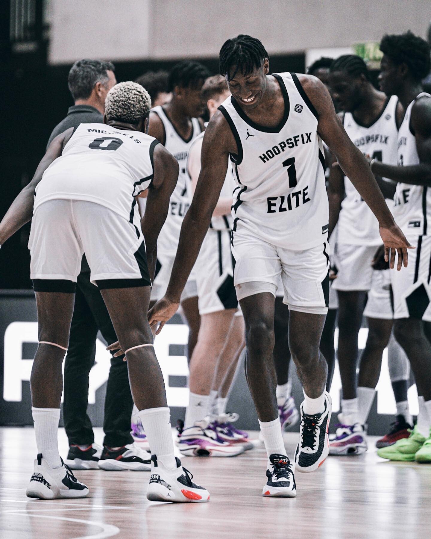 Meet the @hoopsfix Elite team that beat Bronny James and the California Basketball Club in front of a sold out crowd in London. British Basketball is on the rise 🚀

#britishbasketball #london #hoopersofinstagram #bronny #brycejames #sportsphotograph