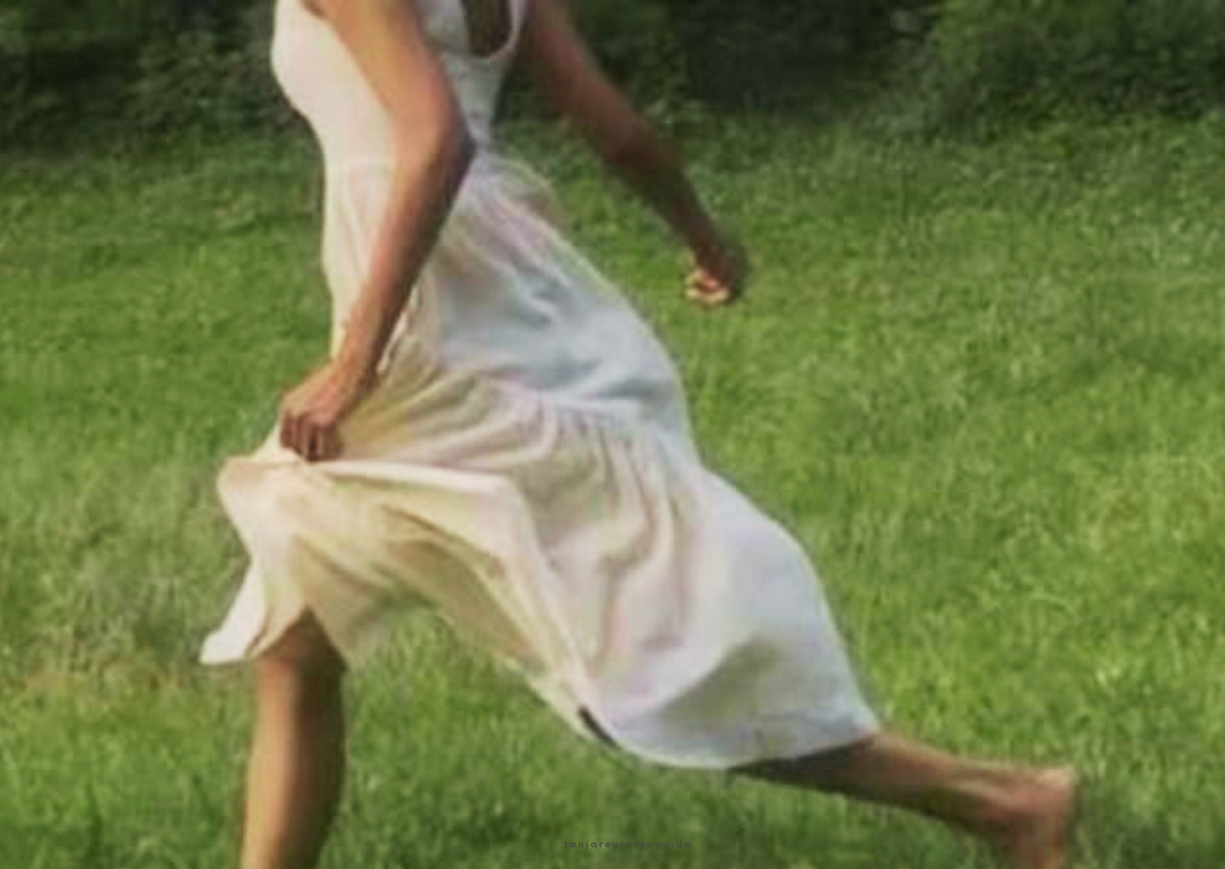 frau, wiese, sommer, weißes kleid