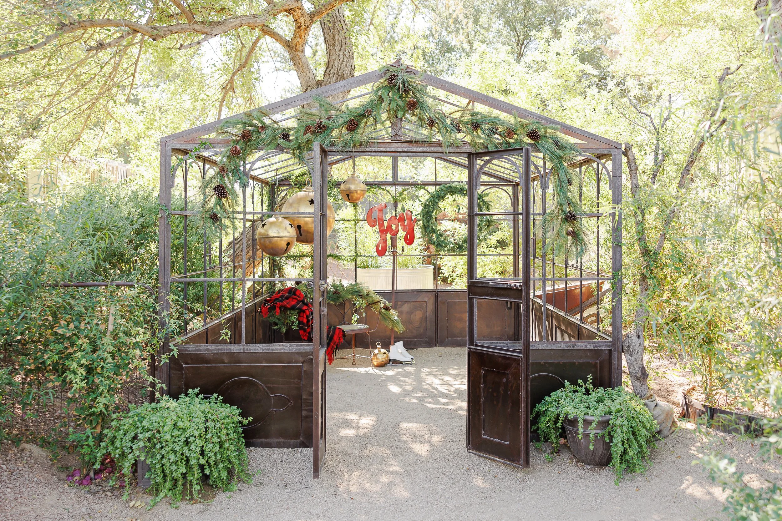 greenhouse-christmas-1.jpg
