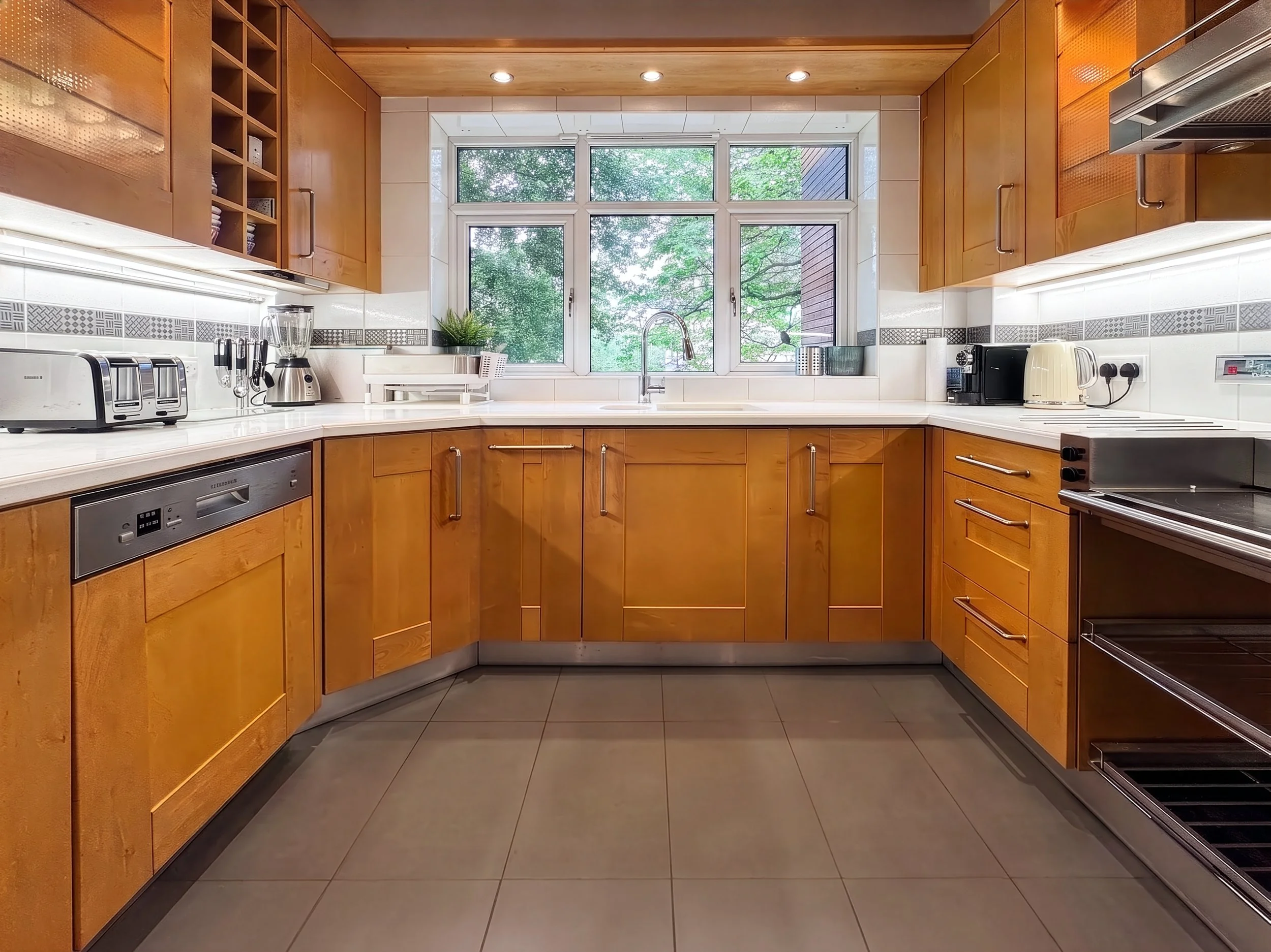 Kitchen 1.jpg