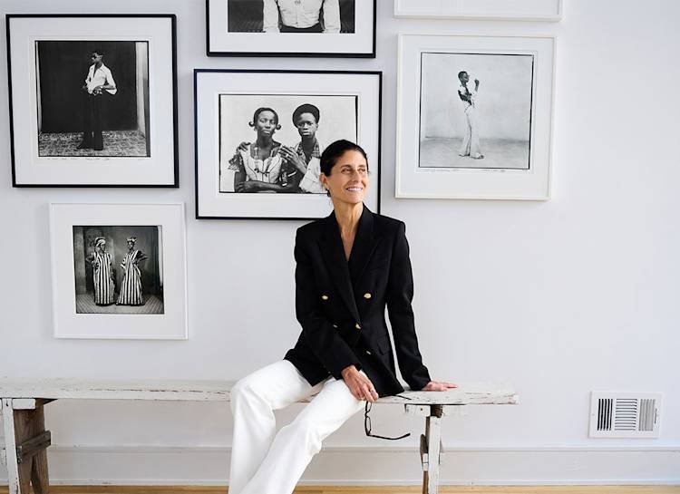 Nili Lotan Damenmode – minimalistische Silhouette in neutralem Ton, erhältlich bei Sabine Kohler Boutique in Österreich