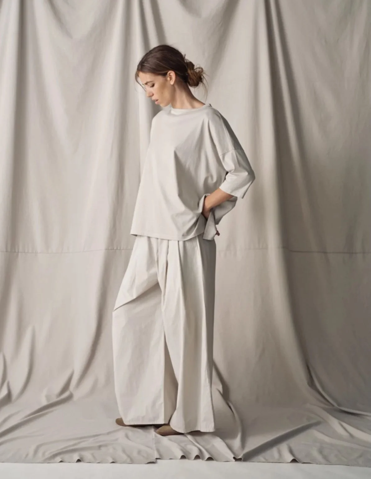 Discover Labo Art Fashion, a creative lab where art and contemporary fashion merge. Avant-garde design, artistic clothing, and bold style.