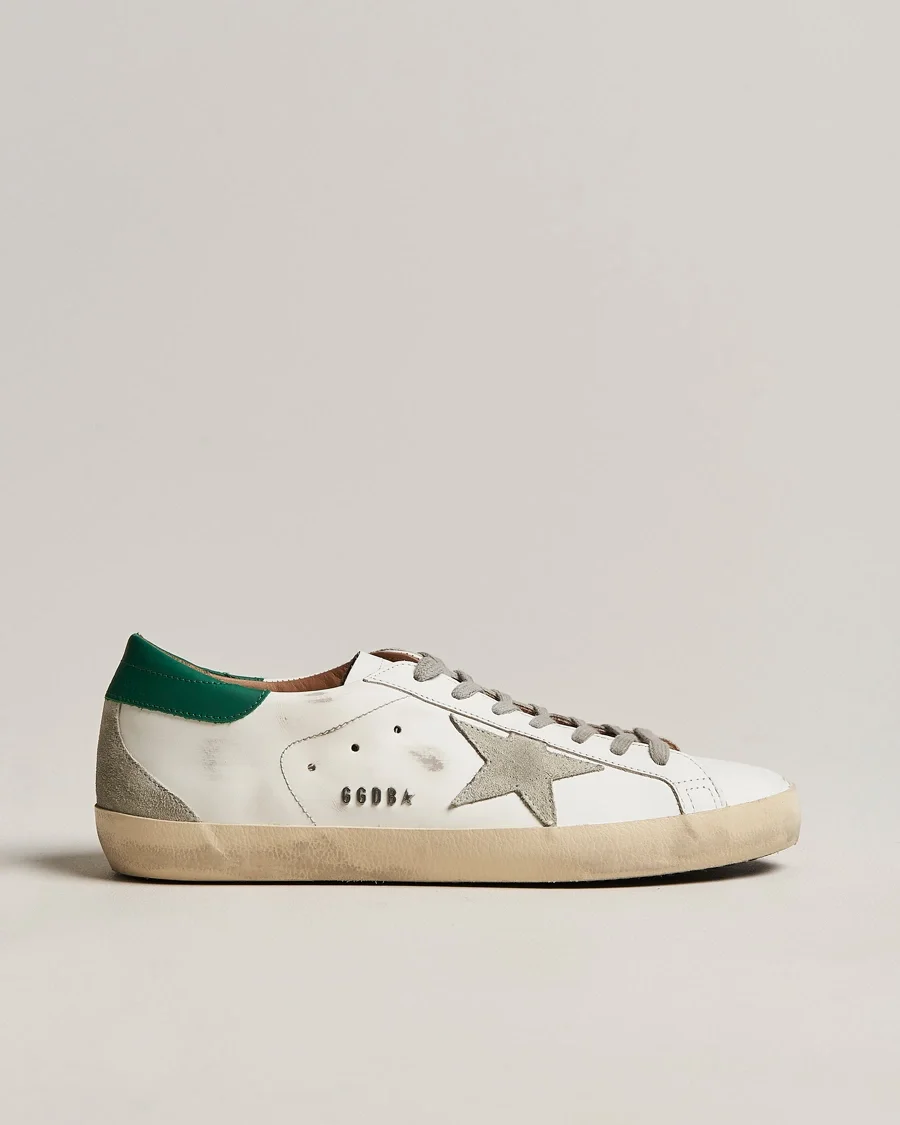 Golden Goose Super-Star Sneaker in Weiß mit charakteristischem Stern – erhältlich bei Sabine Kohler, Ihrer Luxusboutique in Österreich