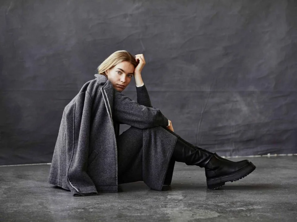 Kristensen du Nord Kaschmirpullover Damen in neutralem Ton – erhältlich bei Sabine Kohler, Ihrer Luxusboutique in Österreich