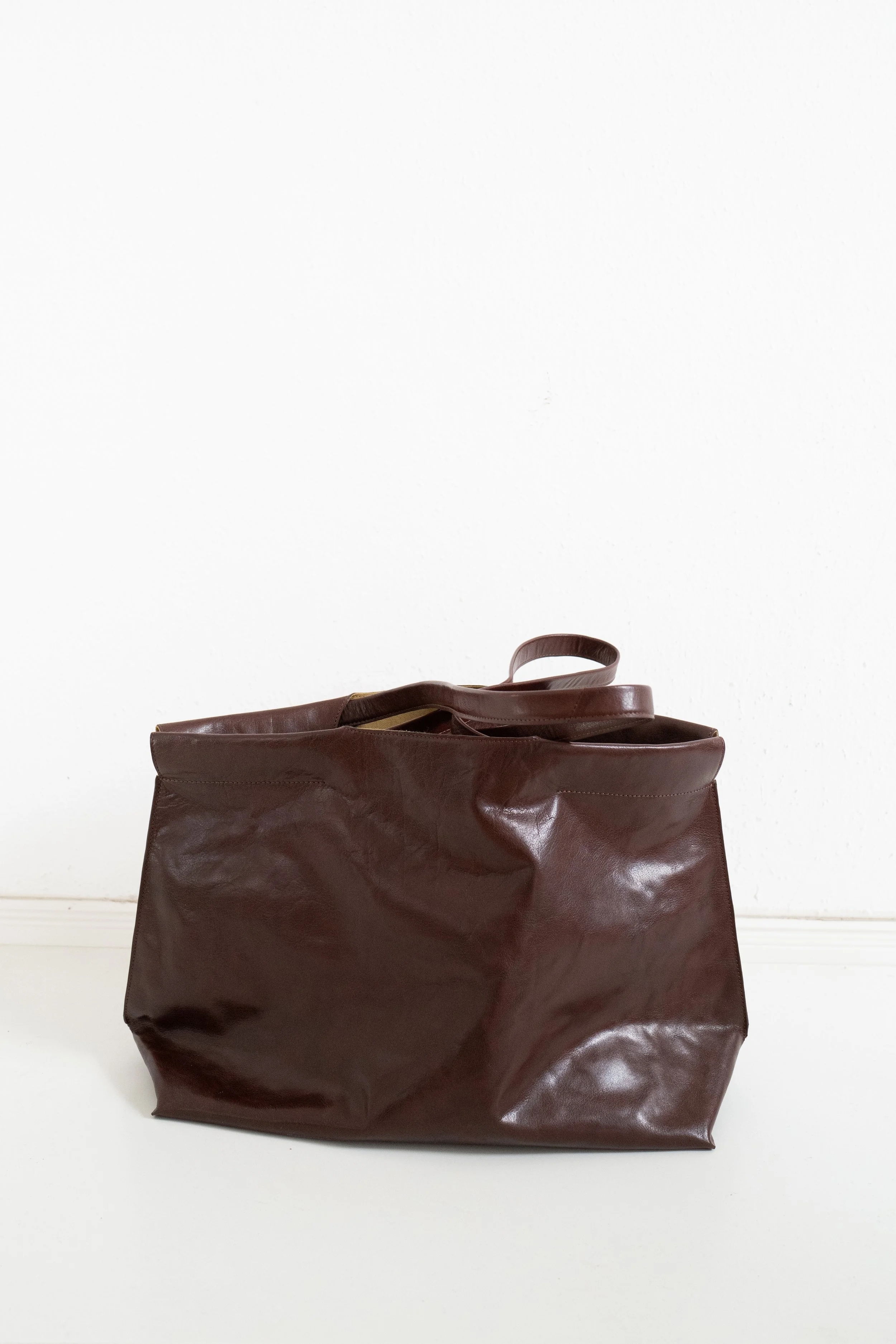 BEA MOMBEARS  SHOPPER EAST WEST