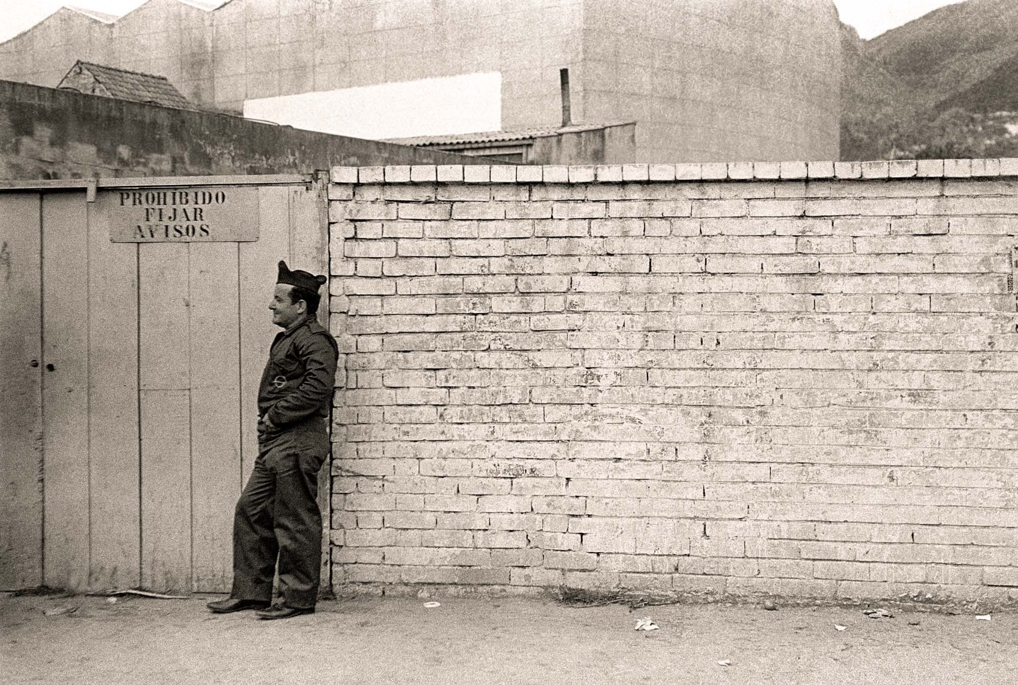 Guard, No Smoking Sign