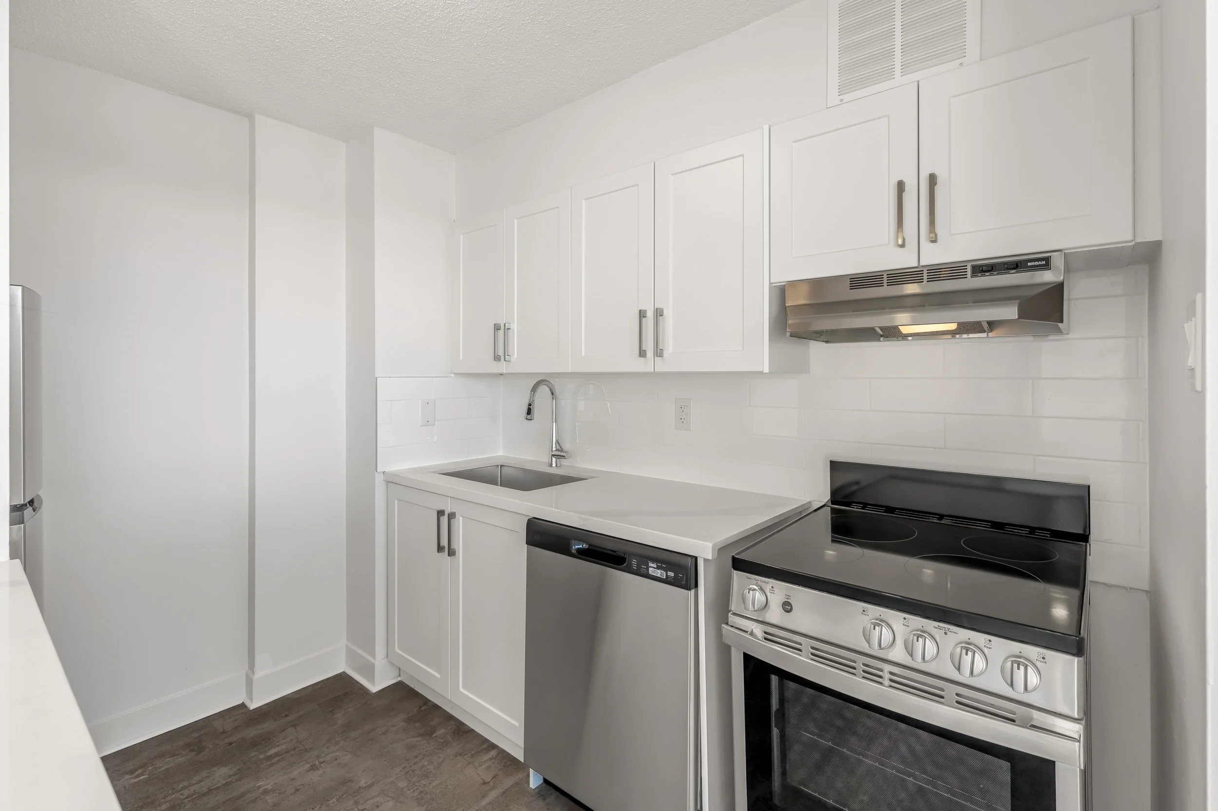 Bachelor Suites for Rent — Walden Circle