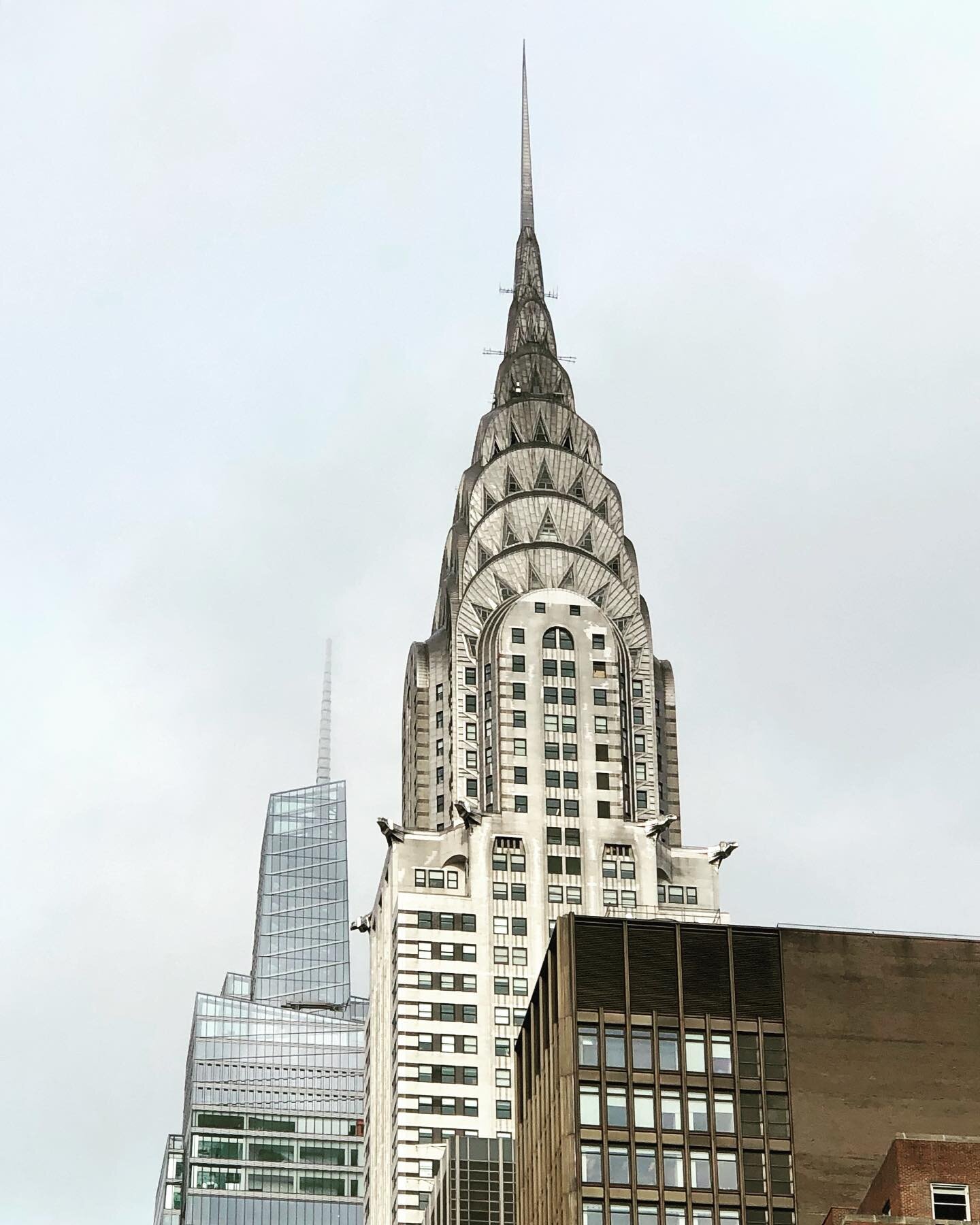 I rarely see the Chrysler Building from this side, along with the new One Vanderbilt in the background!
🏙

#chryslerbuilding 
#onevanderbilt 
#nycskyline 
#skyline 
#nyc 
#nycphotographer