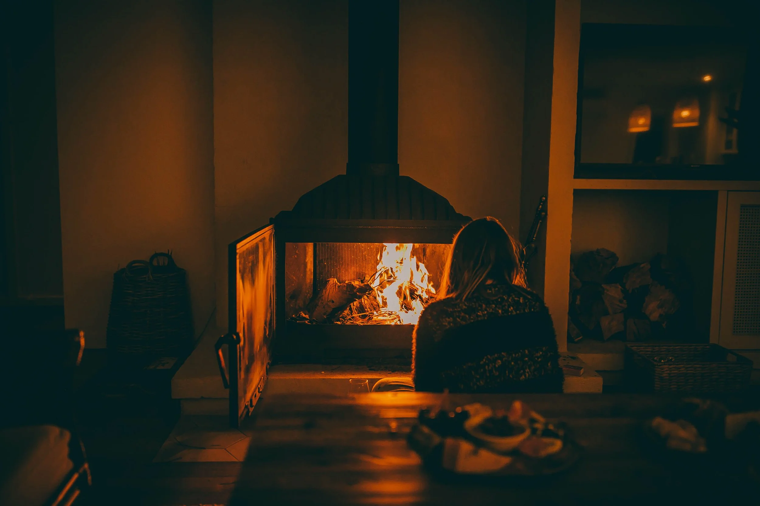 Cast iron fireplace at Verandah Retreat, fire burning