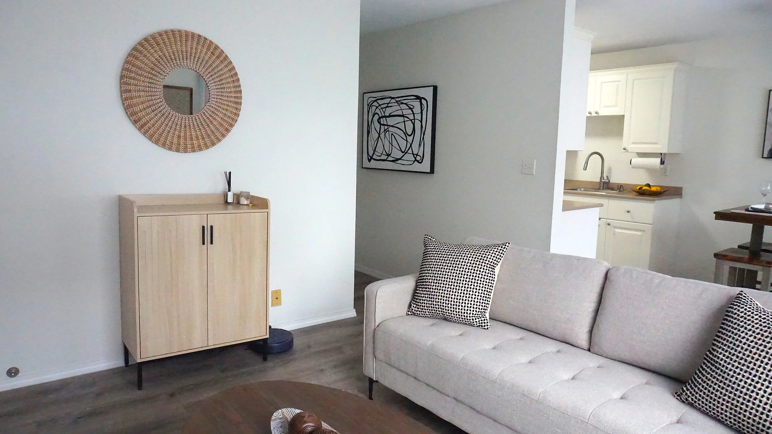 entry.wall.lvng.room.JPG