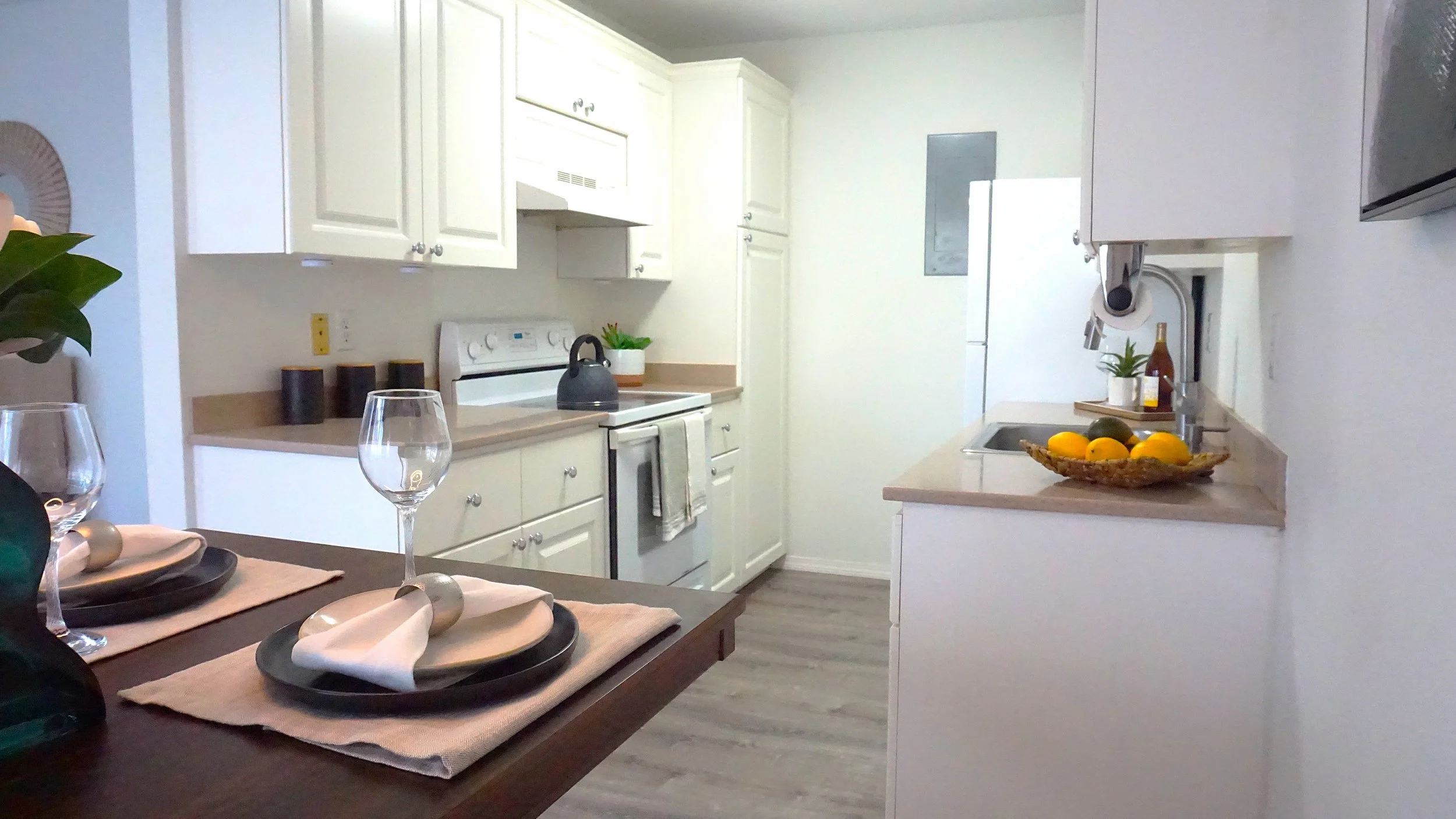 dining.kitchen.JPG