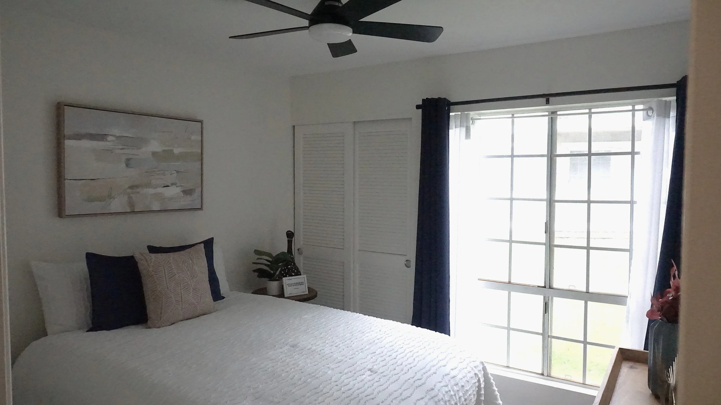 2nd.bdrm.curtain.open.light.off.JPG
