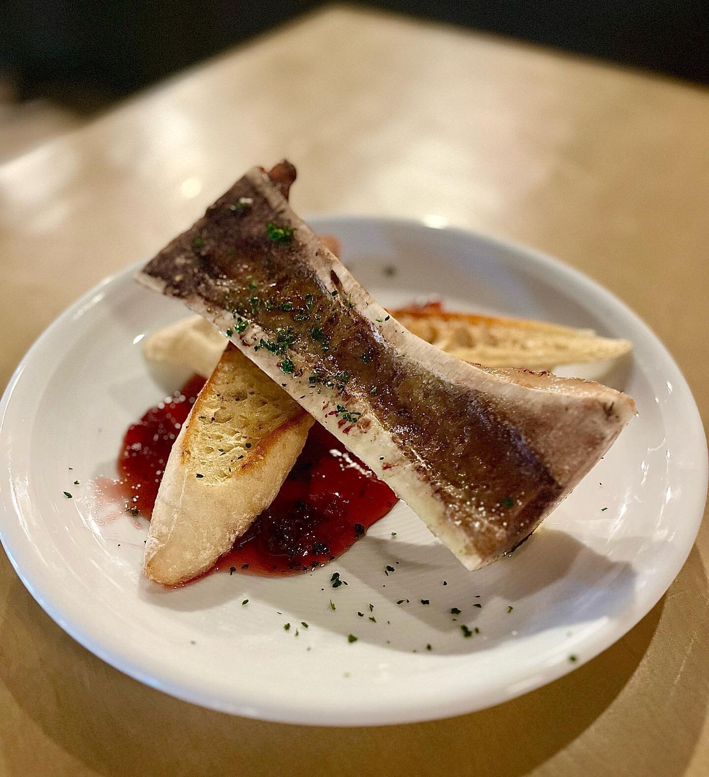🍁It&rsquo;s feeling like fall outside so come in and have our roasted bone marrow with toast points.
.
.
.
#bonemarrow #yum #delicious #fall #fallflavors #thatfallfeeling #lostkeytap #wrightstown #foxvalley #foxcitieseats #foxcities #depere #greenba