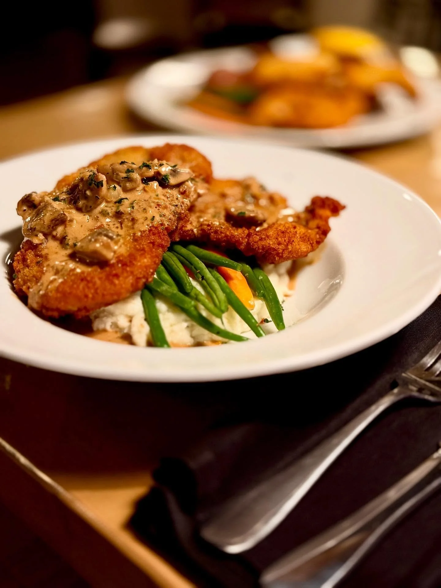 We have the perfect cure to this winter weather, our Veal cutlet feature! 
Make your reservations on our website!
Lostkeytap.com
.
.
.
#chefsfeature #foxvalley #foxcities #depere #appleton #greenbay #bar #restaurant #foxvalleyfood #greenbayfoodie #da