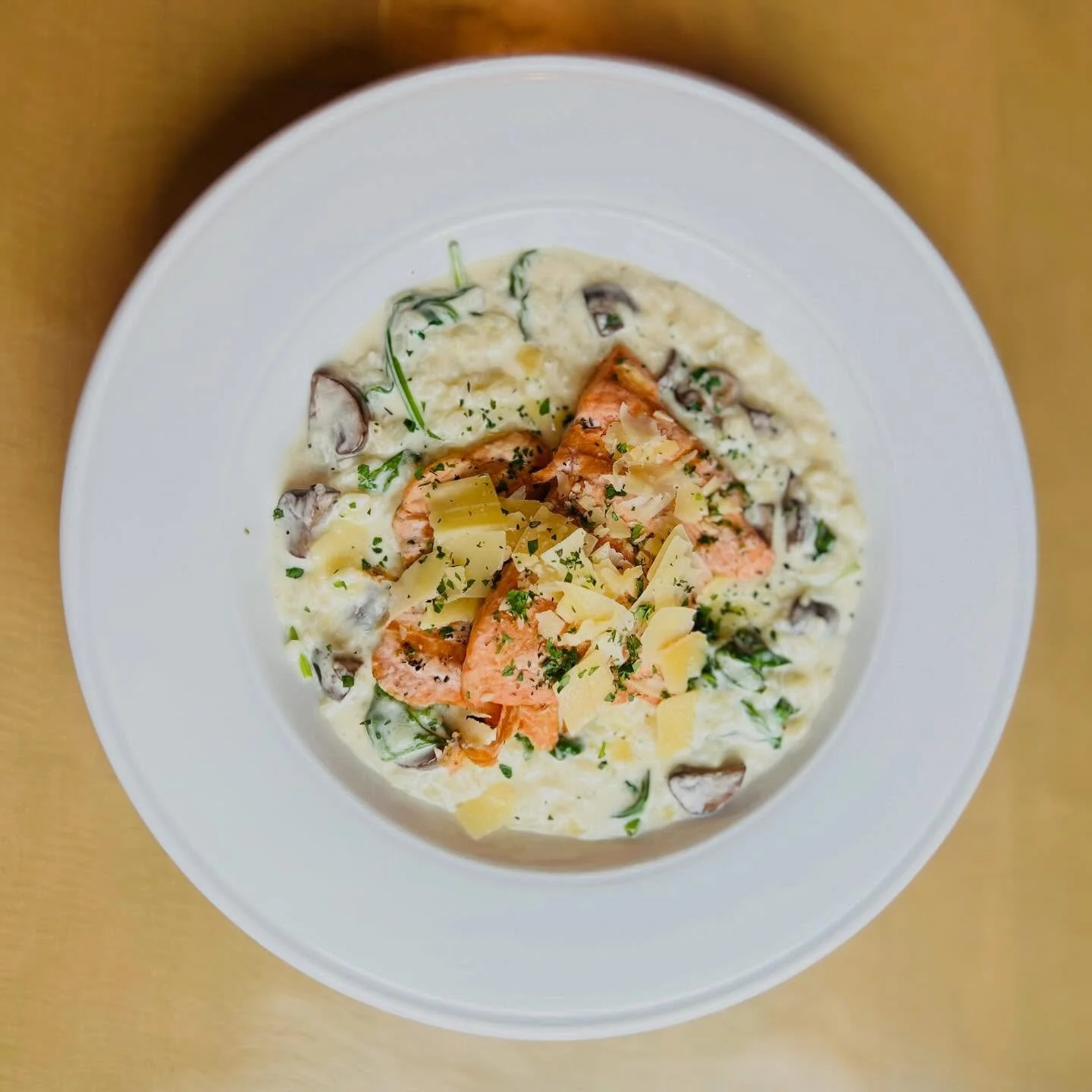 If you&rsquo;re avoiding meat this Friday we have all the options for you! 
Make your reservation on our website! 
Lostkeytap.com
.
.
.
#fridaynightfish #salmon #foxvalleyfood #greenbayfoodie #depere