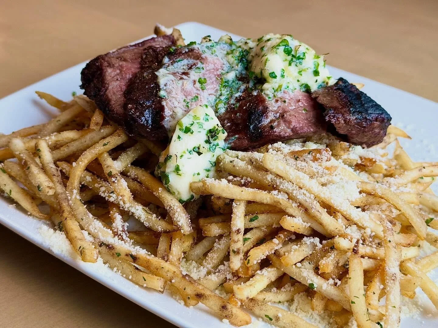 One of our delicious features this week! 
Bavette Steak Frites
8 oz. Wagyu Bavette Steak grilled medium rare set atop a bed of truffle LKT fries and topped with garlic herb butter.

Make your reservations on our website!
Lostkeytap.com
.
.
.
#wagyu #