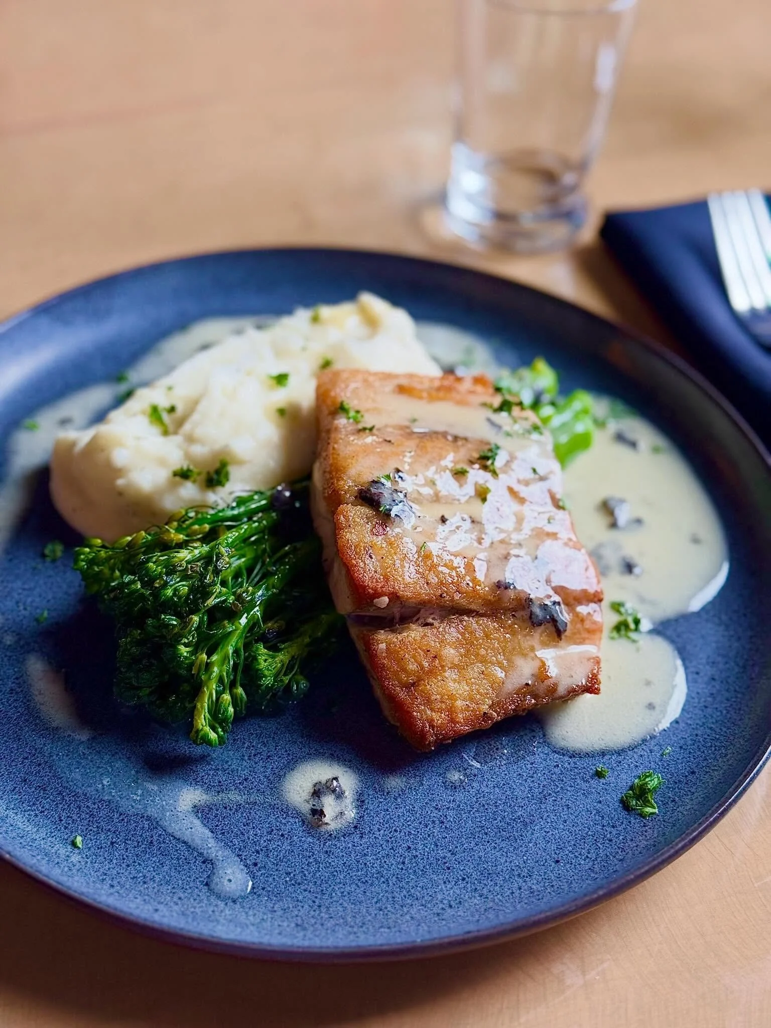 Saturday night is a great night for a date night! 
📸: Barramundi 
Pan-seared barramundi, yuzu and nori beurre blanc, broccolini, and sweet onion mashed potatoes.

Make your reservation on our website!
Lostkeytap.com
.
.
.
#chefsfeature #foxvalleyfoo