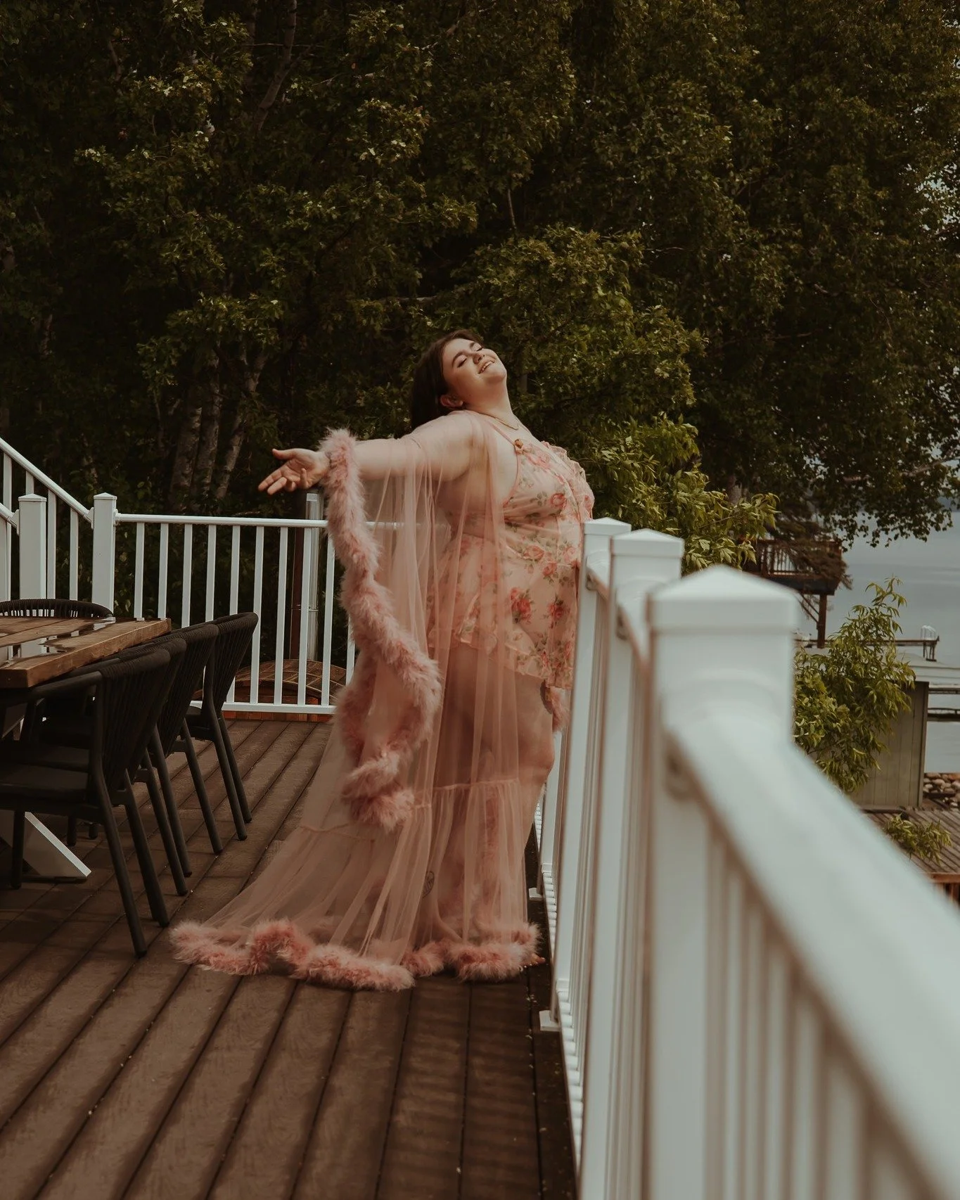 Have you noticed all the beautiful smiling babes I've been posting lately? Don't they look so joyful and free? Boudoir has a reputation for sultry faces, strong and bold posing. BUT here's the thing, you are the most beautiful version of yourself whe