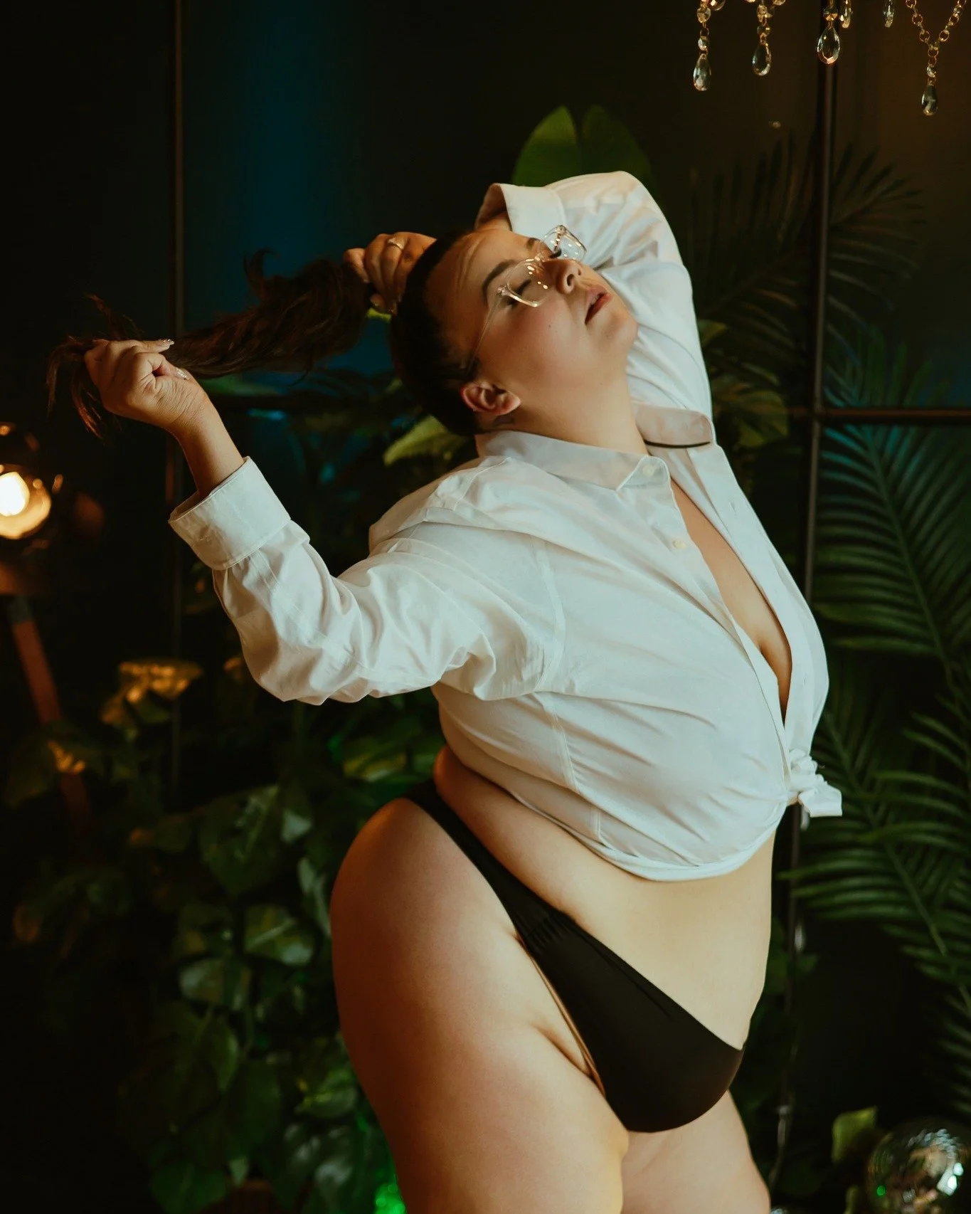 This goddess got married recently so I can finally share her images! She slaaaayyyyed this session and I have so many more I can't wait to post!😍 Only a couple sessions left with delivery in time for the holidays, if you've been thinking of doing a 