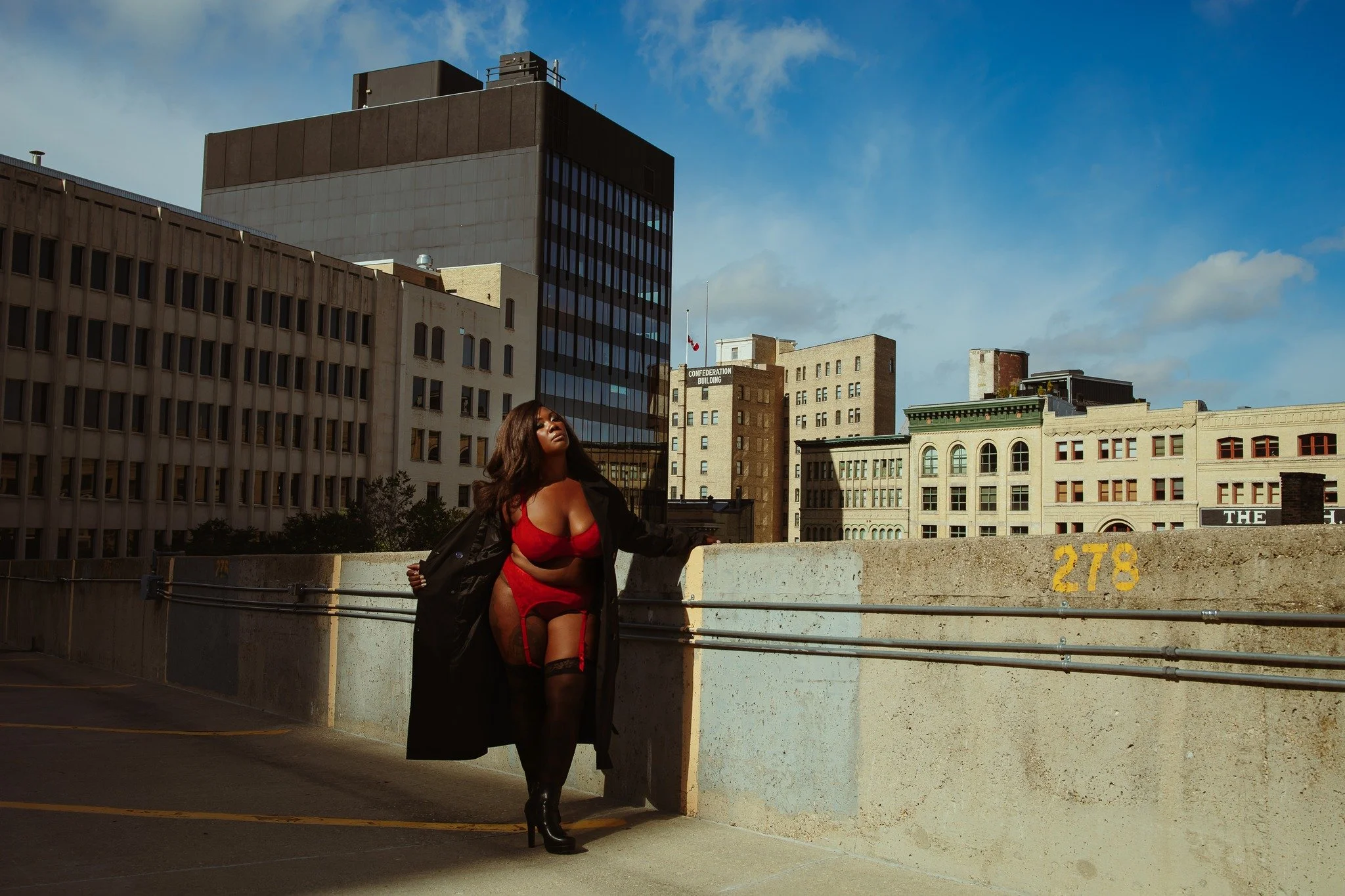 This session has been living rent free in my mind for far too long! I had so much fun creating with this Queen! Thank you for coming on an adventure with me 🥰
In fact I'd love to do it again so if a concept like this is up your alley I am taking 1 m