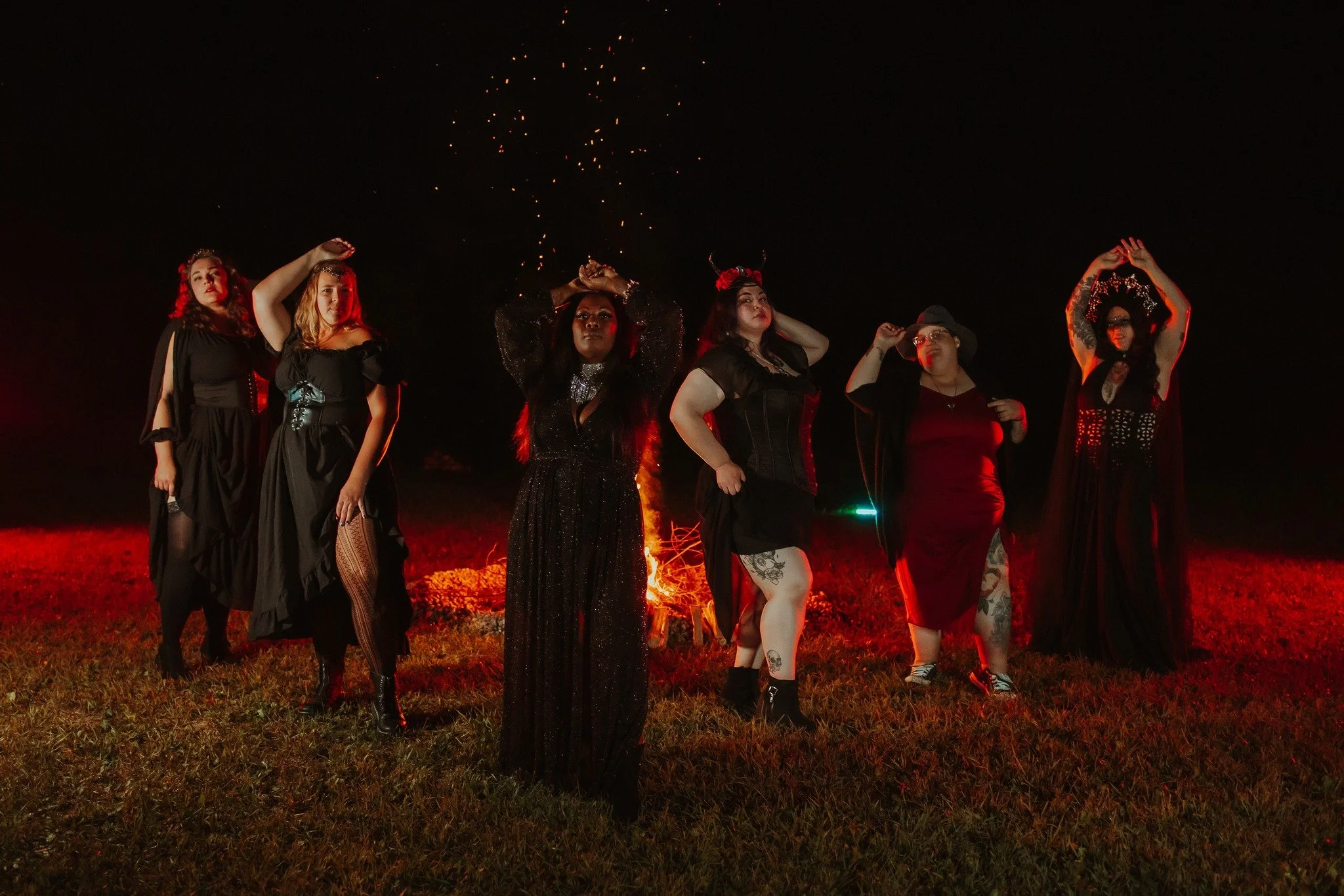 It's the season of the witch! I had a blast creating last years witchy sessions, I'm thinking they are going to need to return in 2027 because I'm definitely missing them this year 🖤