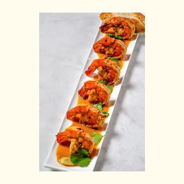 Make way for our Prawn Diablo served with lemon, butter wine, and chilli sauce, and side of an organic grain baguette.

#silklounge #silkvancouver #SILK #gastown #vancouver #prawns #seafood #healthylifestyle #healthy #healthyeating #keto #seafoodlove