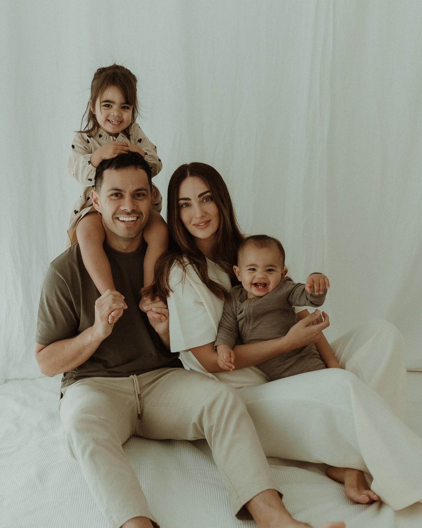 Roman turns ONE 🤍

A simple, timeless family studio session to preserve the memories of this special milestone.