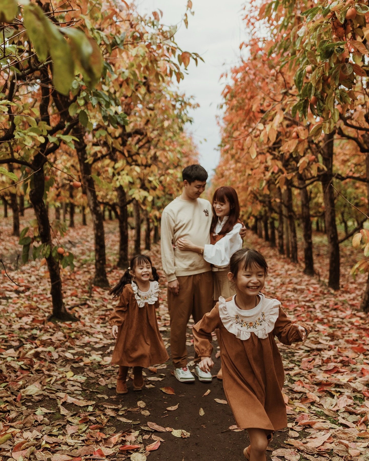 Auburn leaves, big smiles and so much love 🍂 This family all the way from Malaysia brought all the joy to their autumn session in Australia 🤎