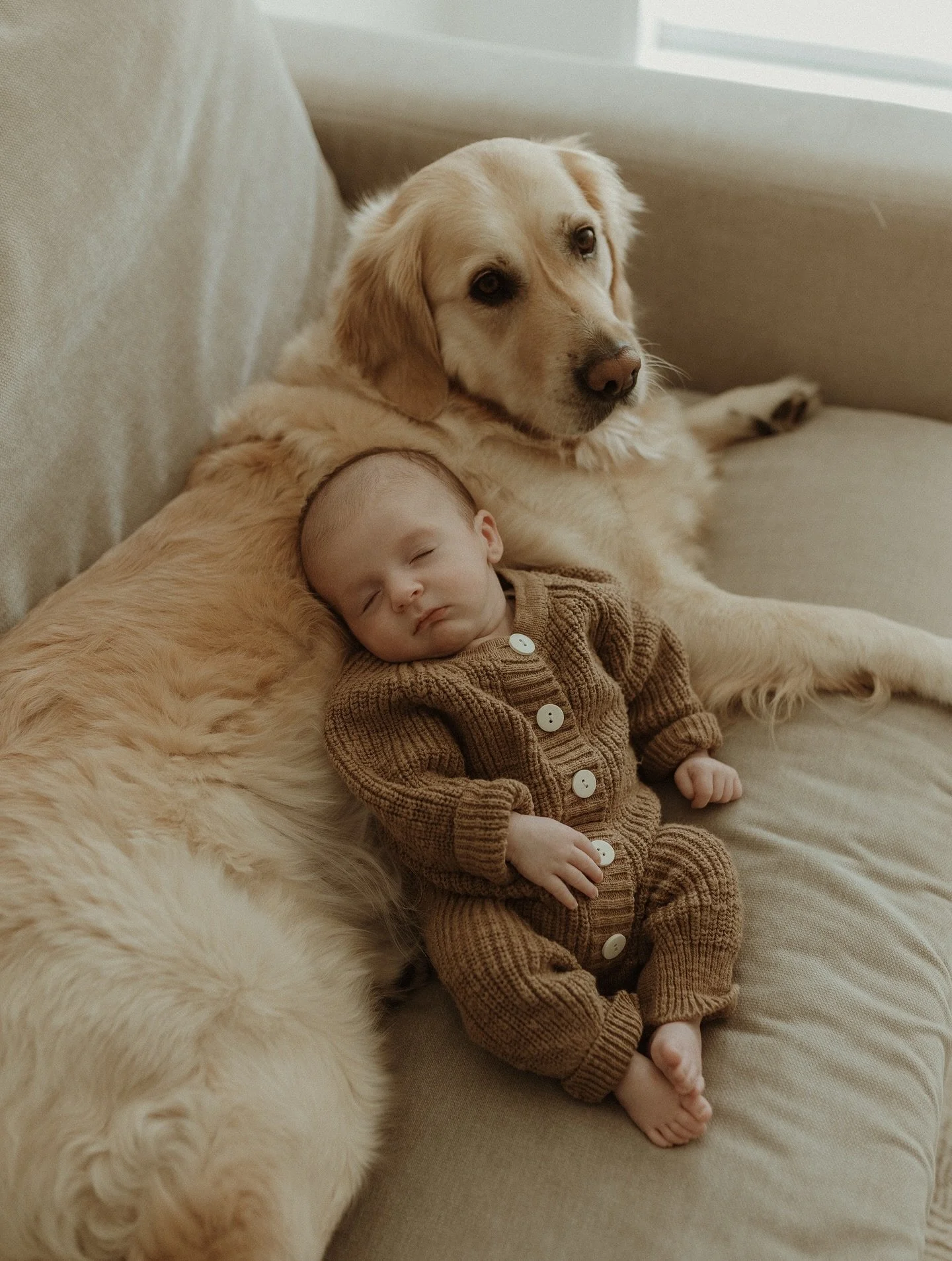 Ted George, their first born in their first home. What a special sentiment to capture and remember forever, picture perfect I say 🥹