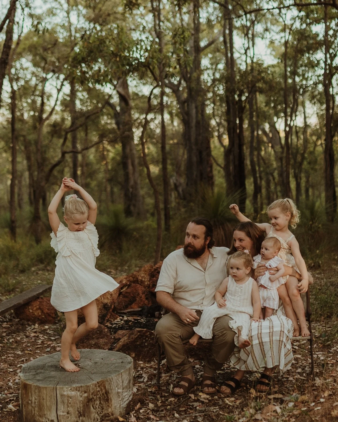 Their first ever family photos taken right where their life happens most, in their own backyard ✨