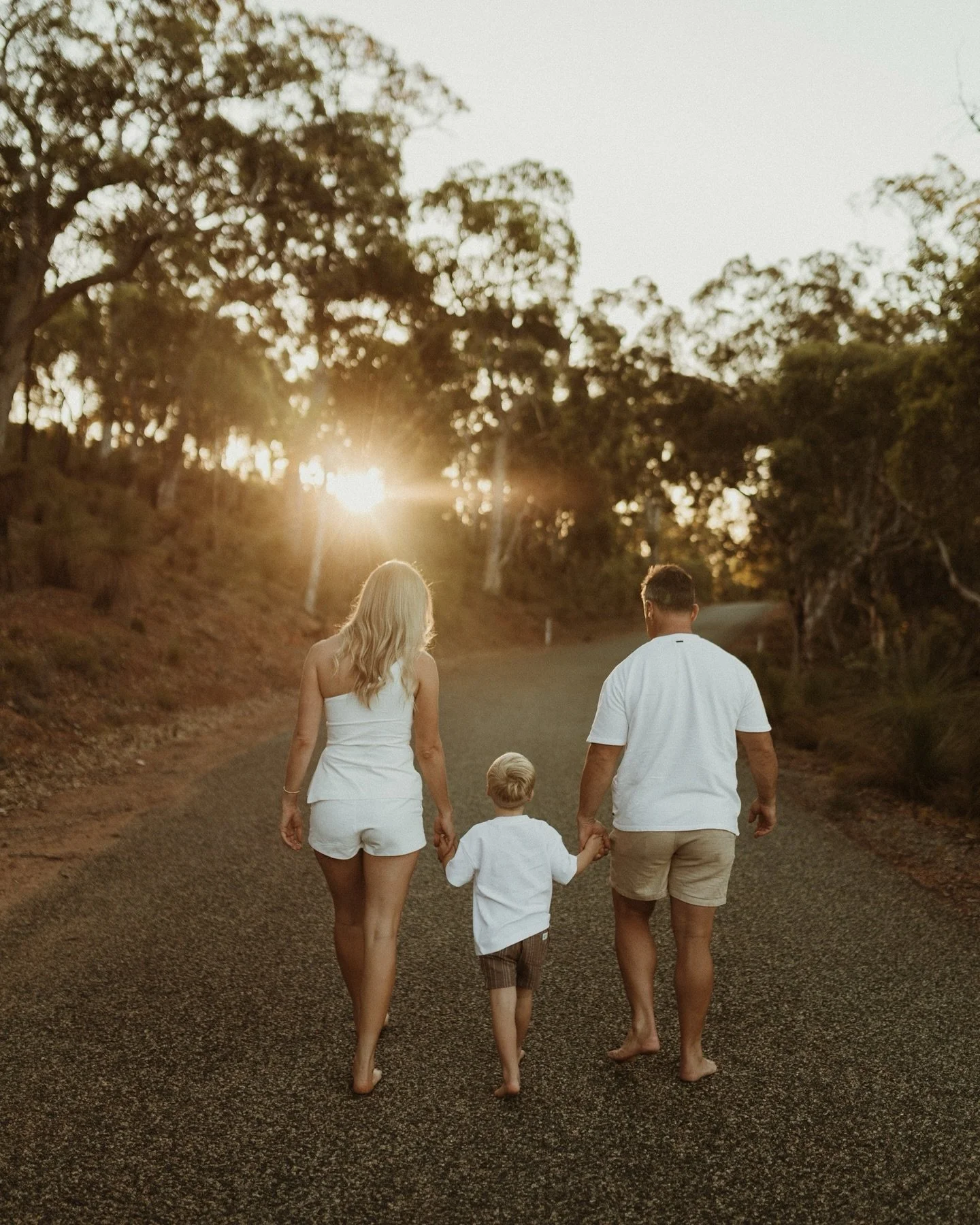 Some kids sit sweetly and smile at the camera&hellip;and some kids get thrown upside down, wrestle dad, run wild, laugh too loud and bring the beautiful chaos 💥 

This session was full of tickles, spinning, lifting, giggles and big energy and honest