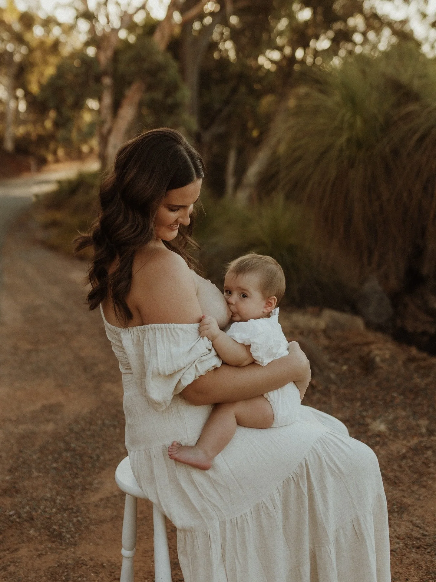 This shoot screamed first born energy. No distraction, no chaos around her, just 100% of the attention on Aria 🫶🏼 

First babies carry something so tender. The quiet kind of love. The slow, soaking it all in kind. The kind where every little look a